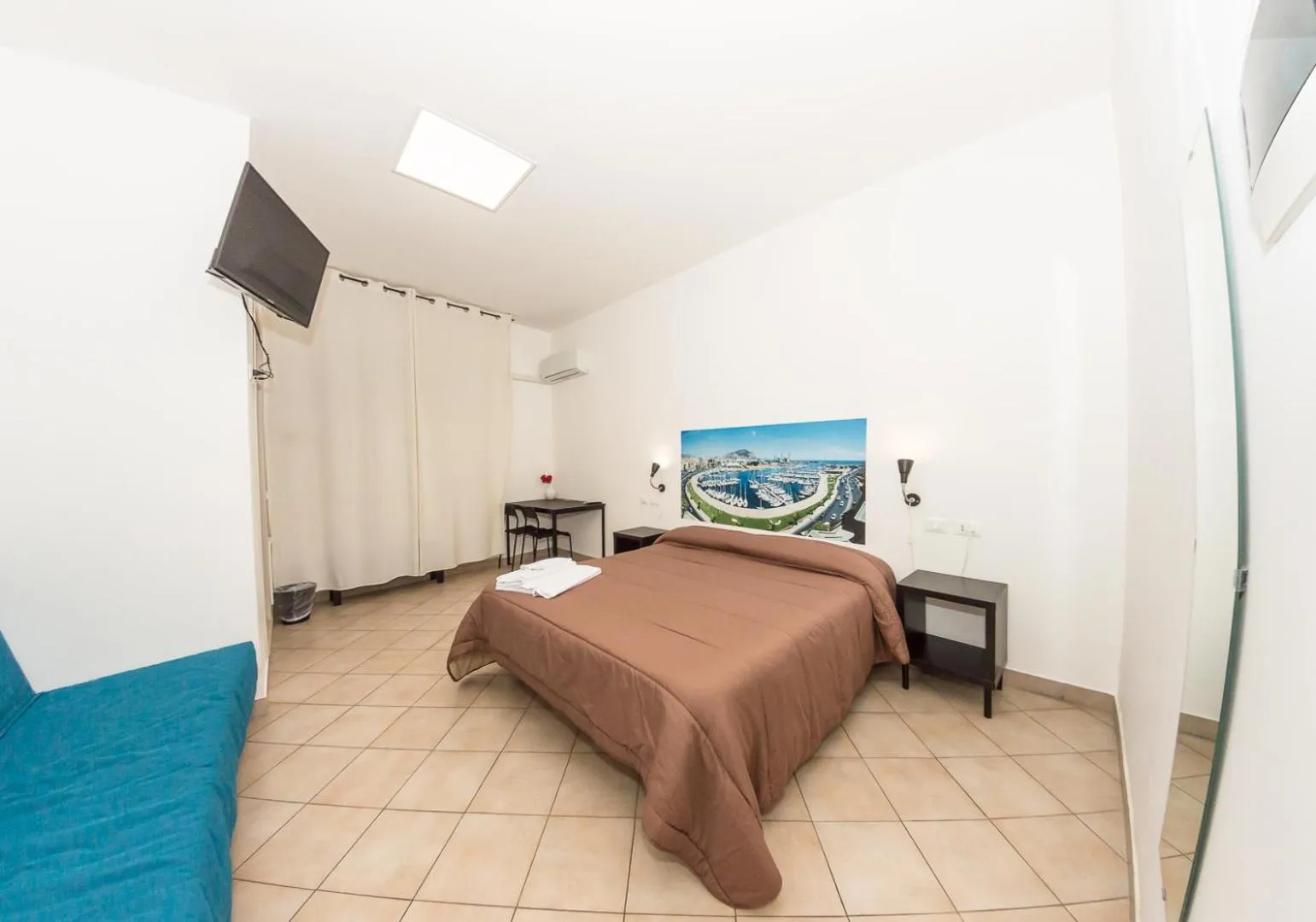 Photo of the whole room, Bed in B&B Into Palermo Rooms vicino al teatro Massimo