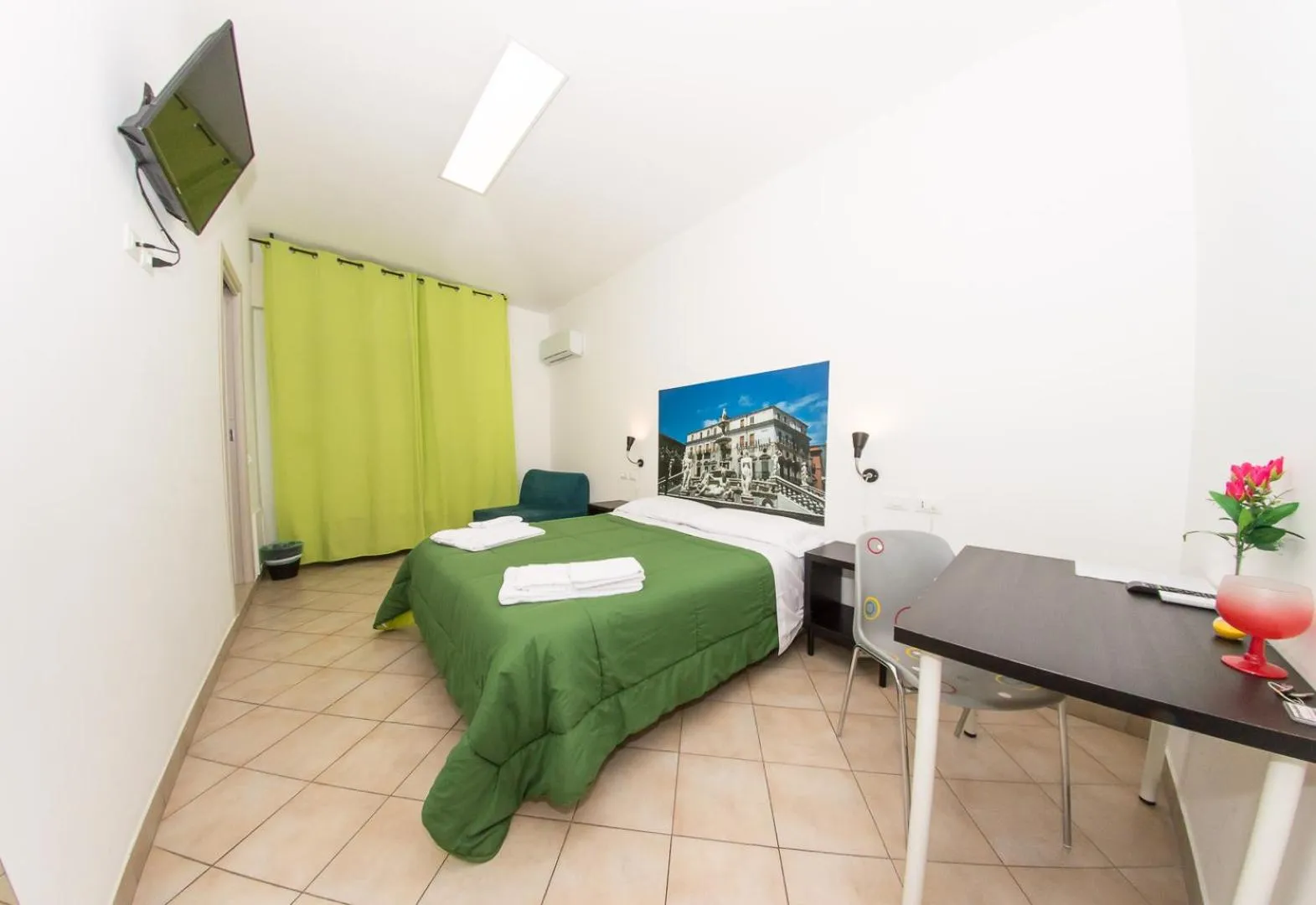 Photo of the whole room, Bed in B&B Into Palermo Rooms vicino al teatro Massimo