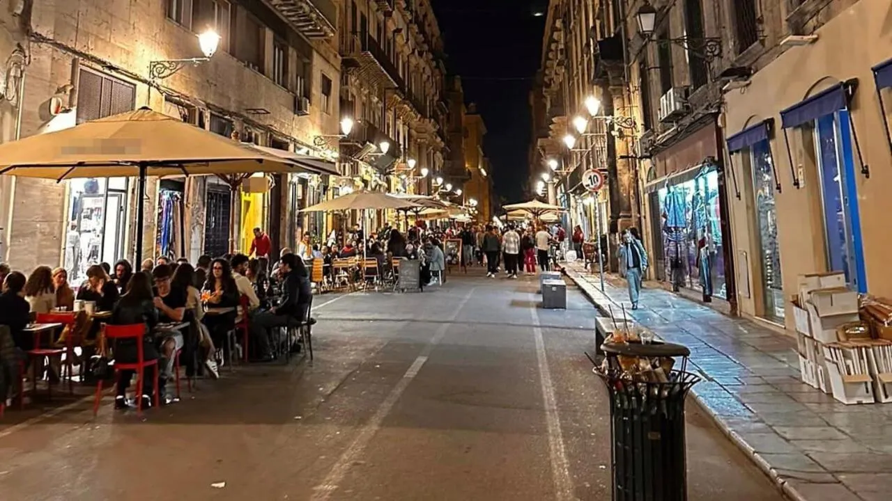 Property building in B&B Into Palermo Rooms vicino al teatro Massimo