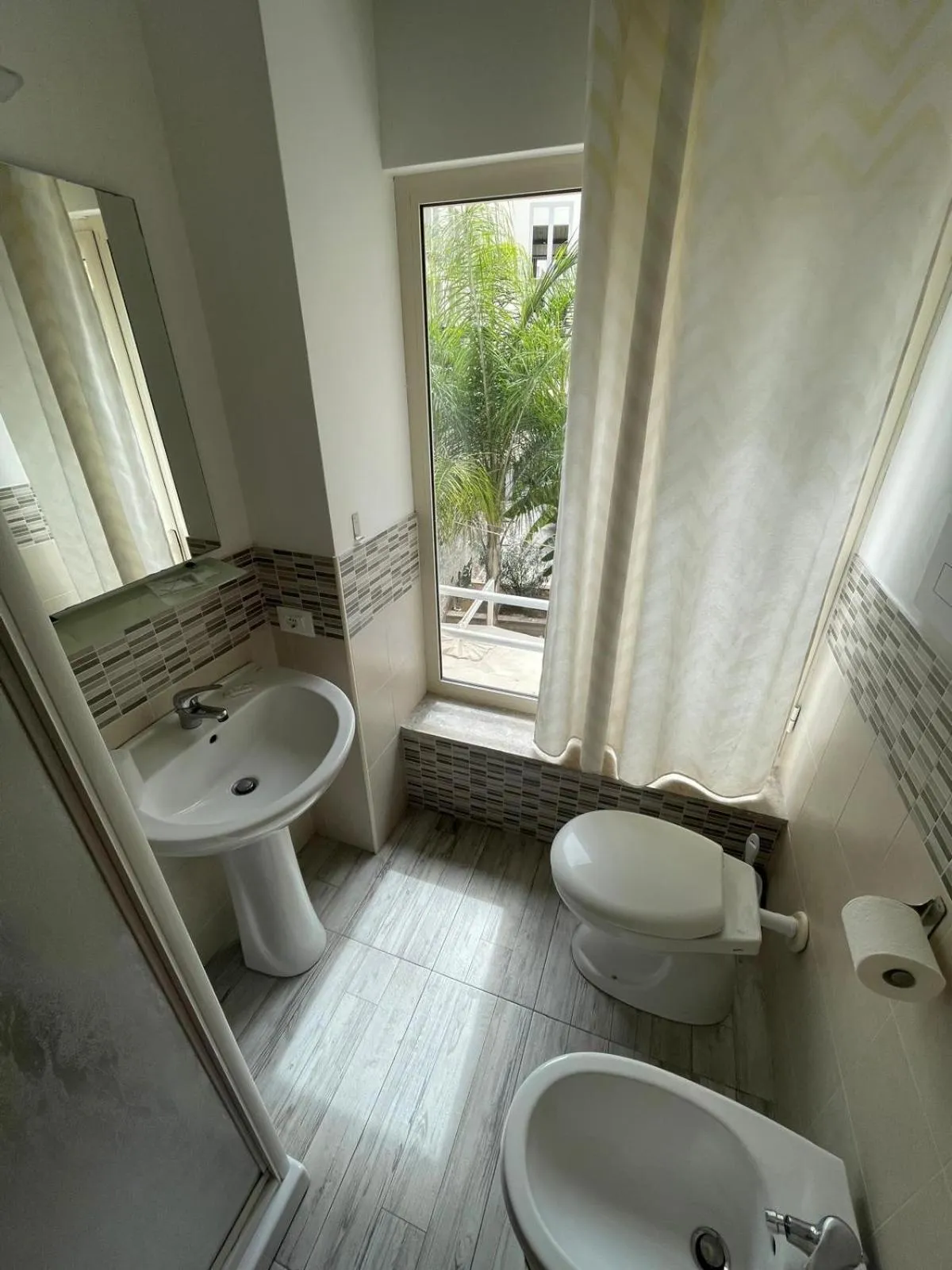 Bathroom in B&B Into Palermo Rooms vicino al teatro Massimo