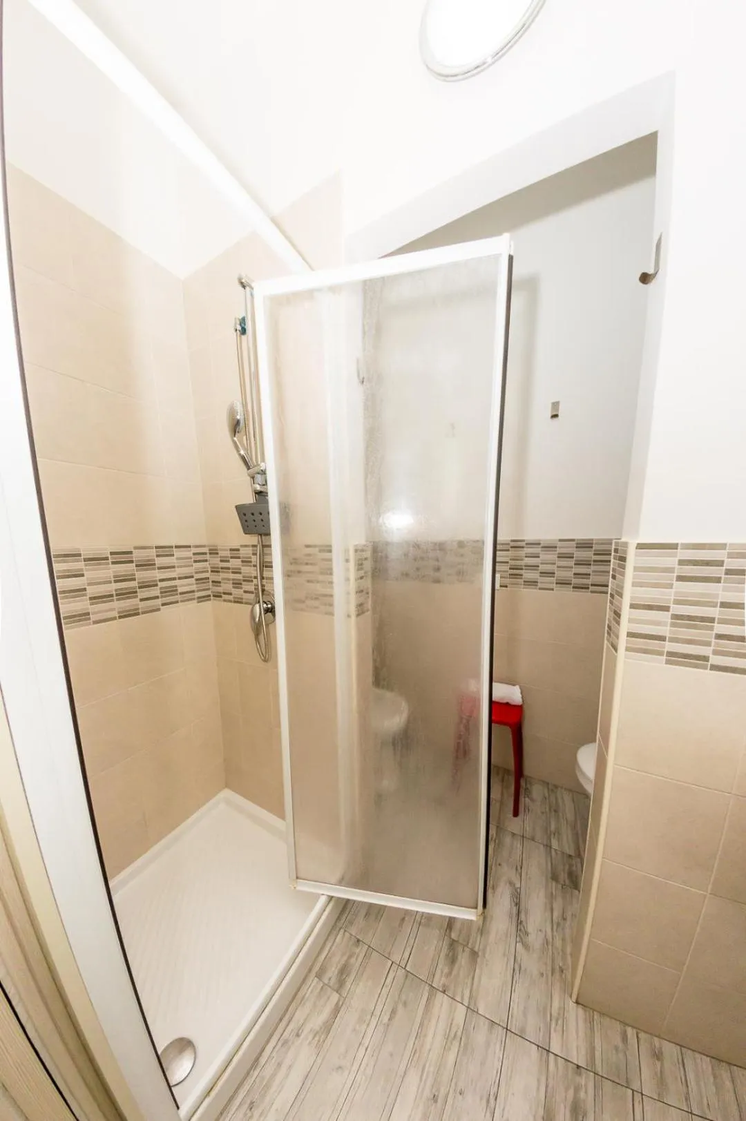 Shower in B&B Into Palermo Rooms vicino al teatro Massimo