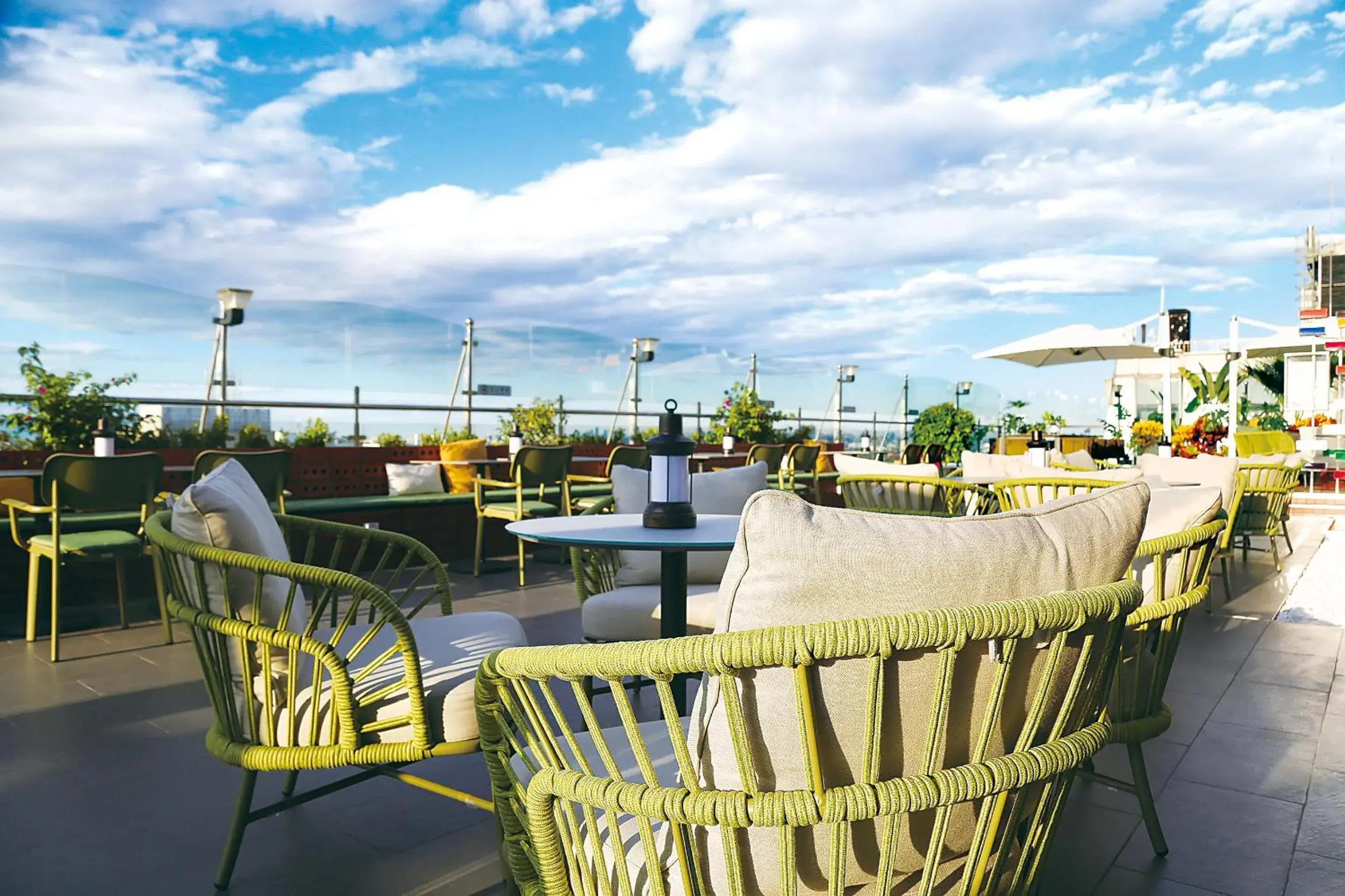 Lounge or bar in Pan Pacific Beijing Lounge or bar in Pan Pacific Beijing