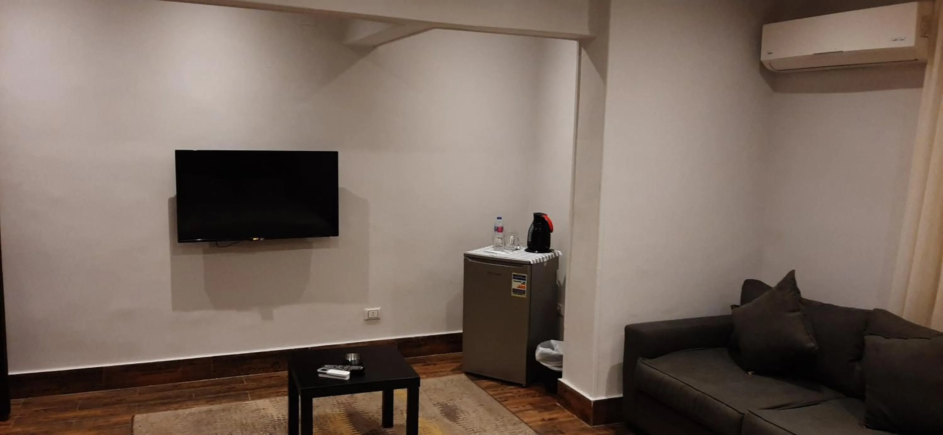 TV and multimedia in Nakhil Inn Residence