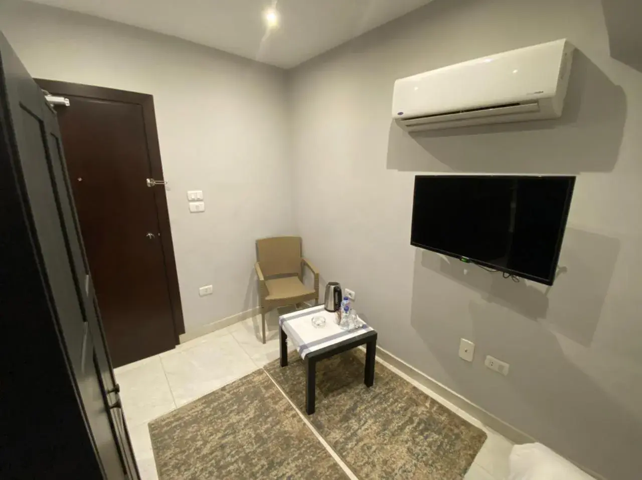Budget Single Room - single occupancy in Nakhil Inn Residence Budget Single Room - single occupancy in Nakhil Inn Residence