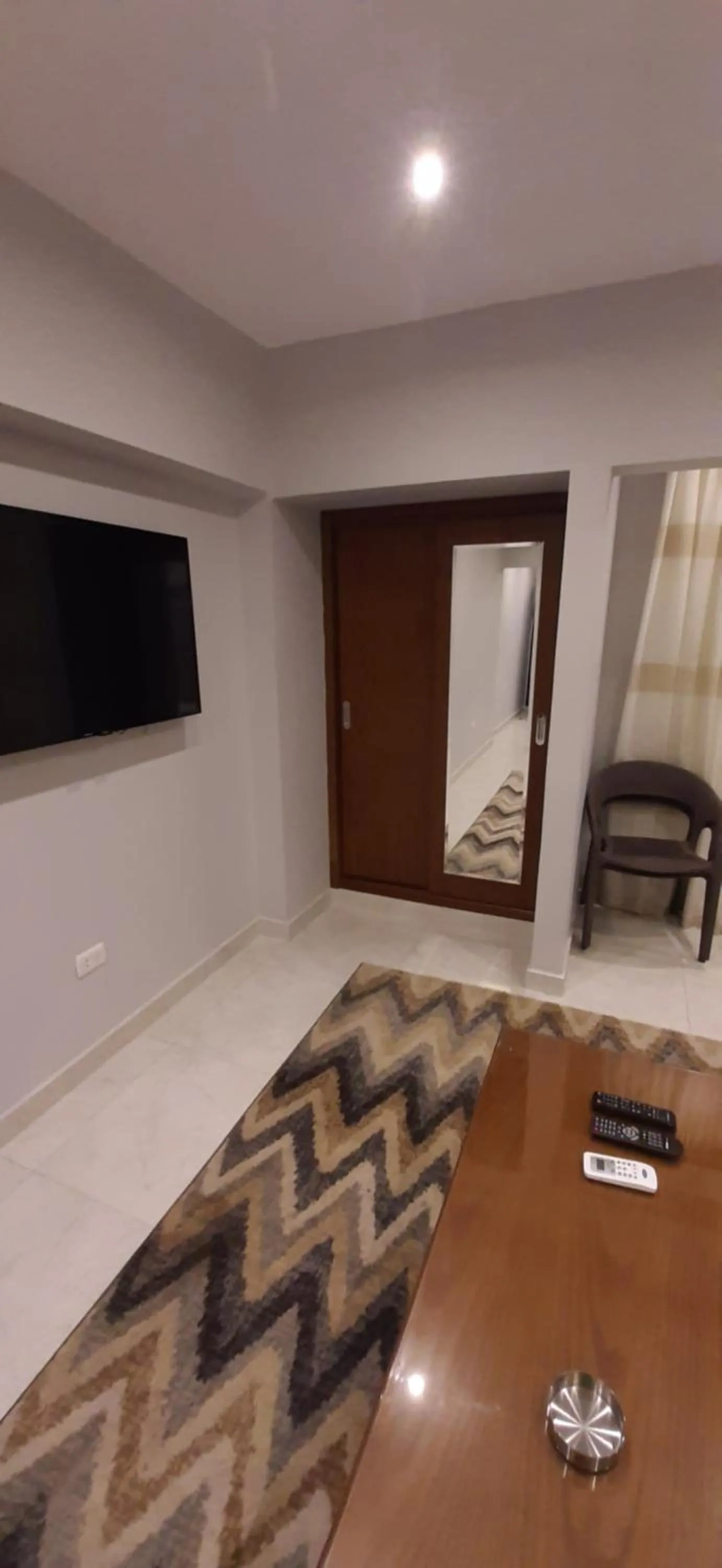 TV and multimedia in Nakhil Inn Residence