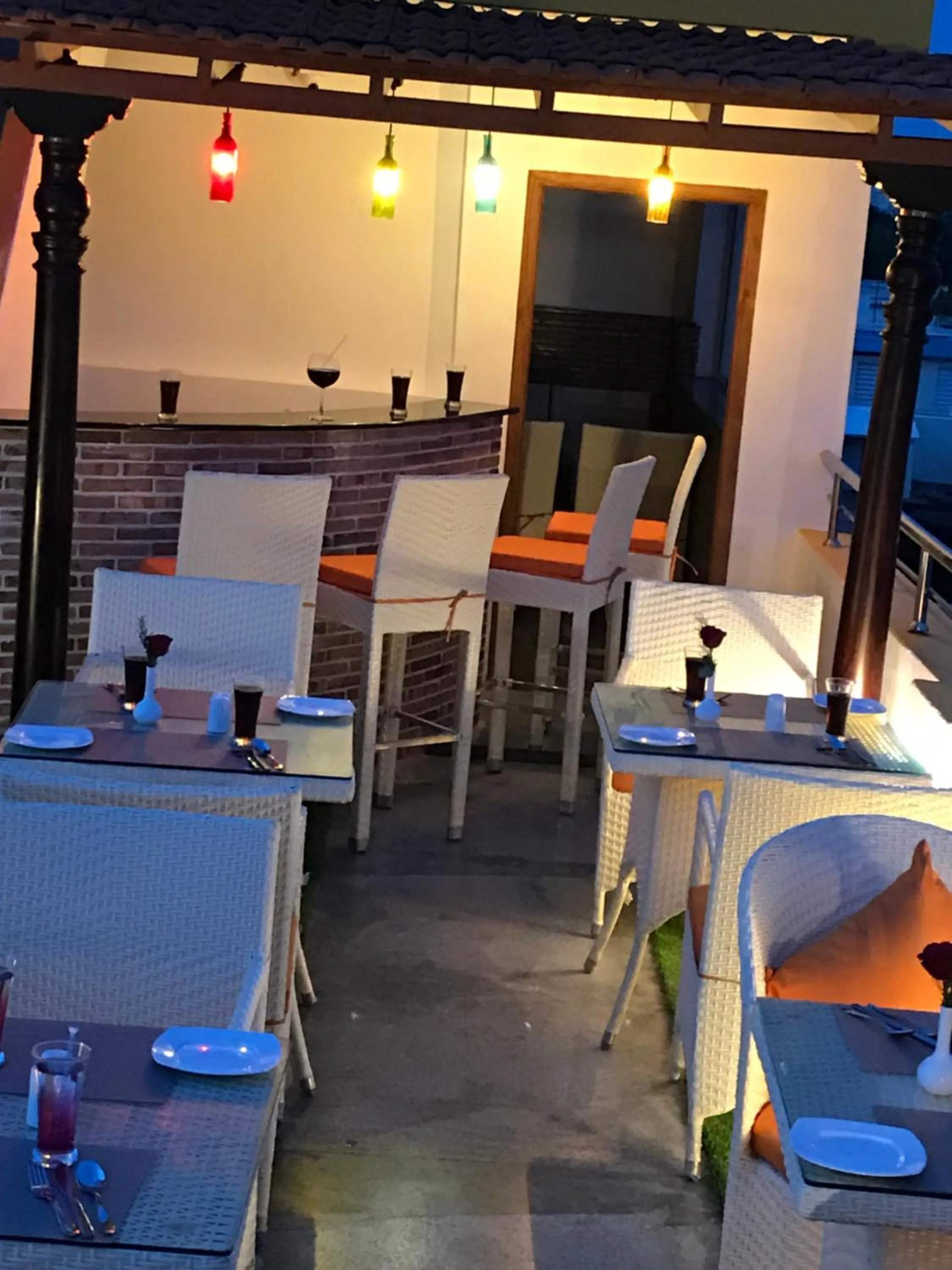 Restaurant/places to eat in Villa Krish