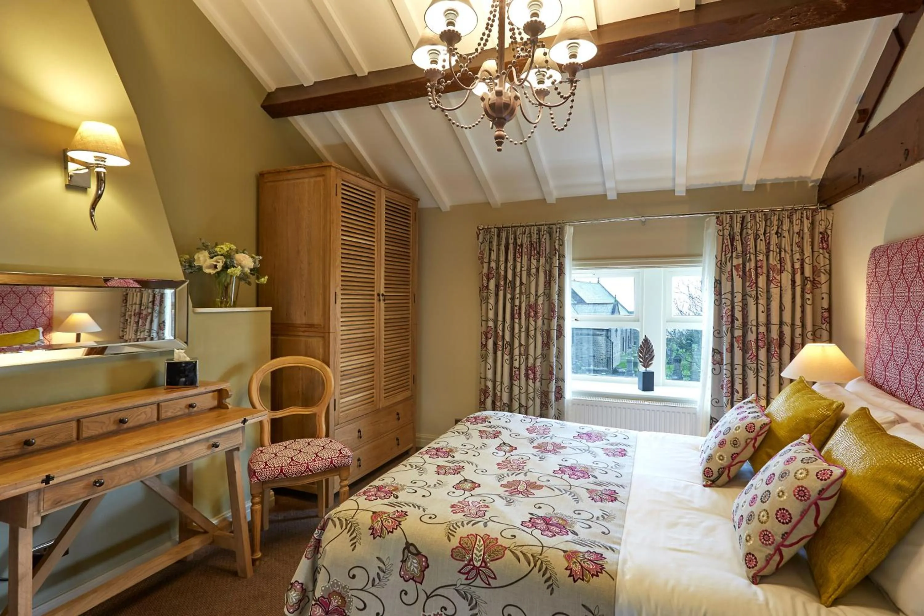 Bed in The White Hart at Lydgate
