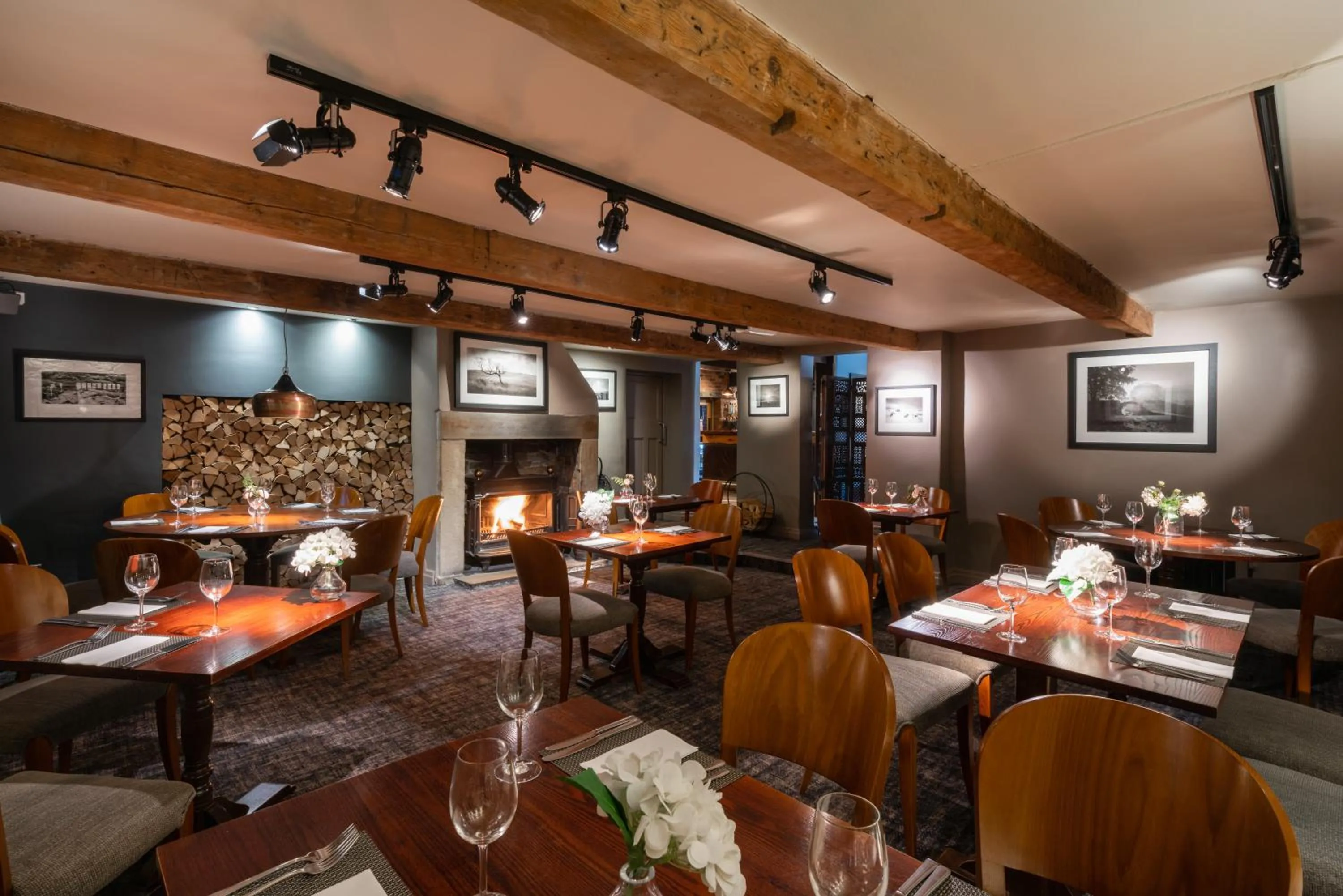Restaurant/places to eat in The White Hart at Lydgate