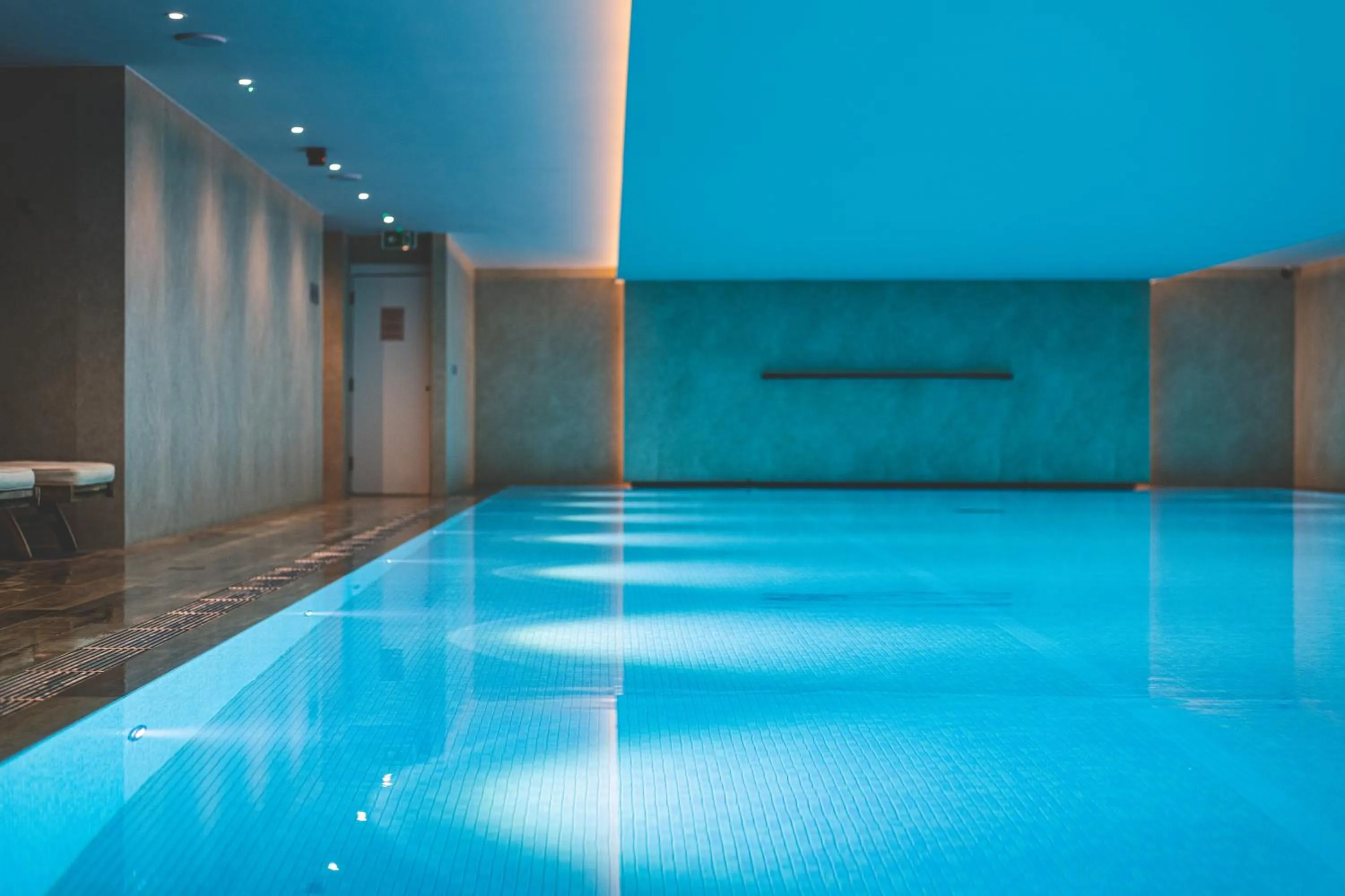Swimming pool in Harbour Hotel & Spa Richmond