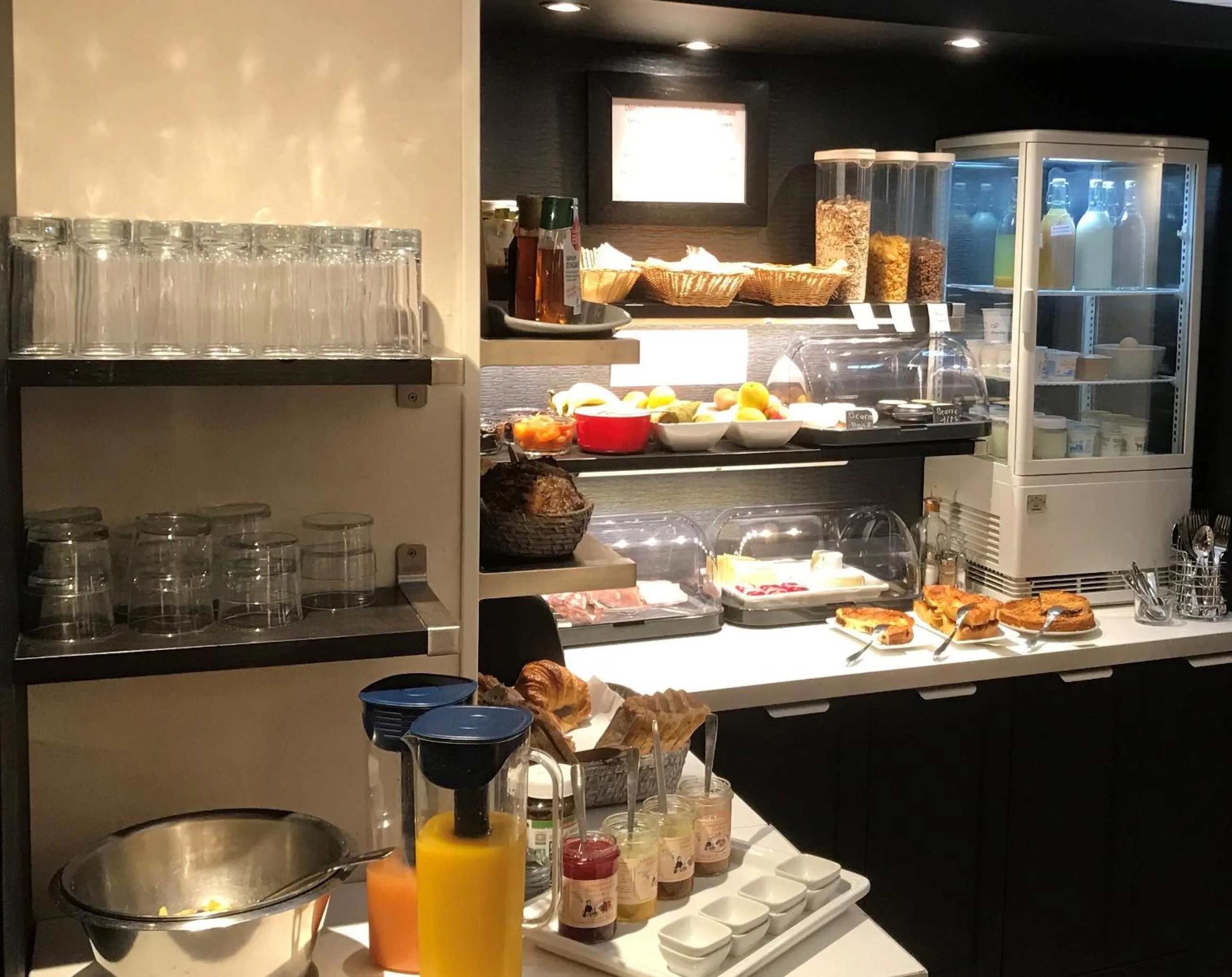 Food and drinks in Carnac Lodge Hotel & Spa