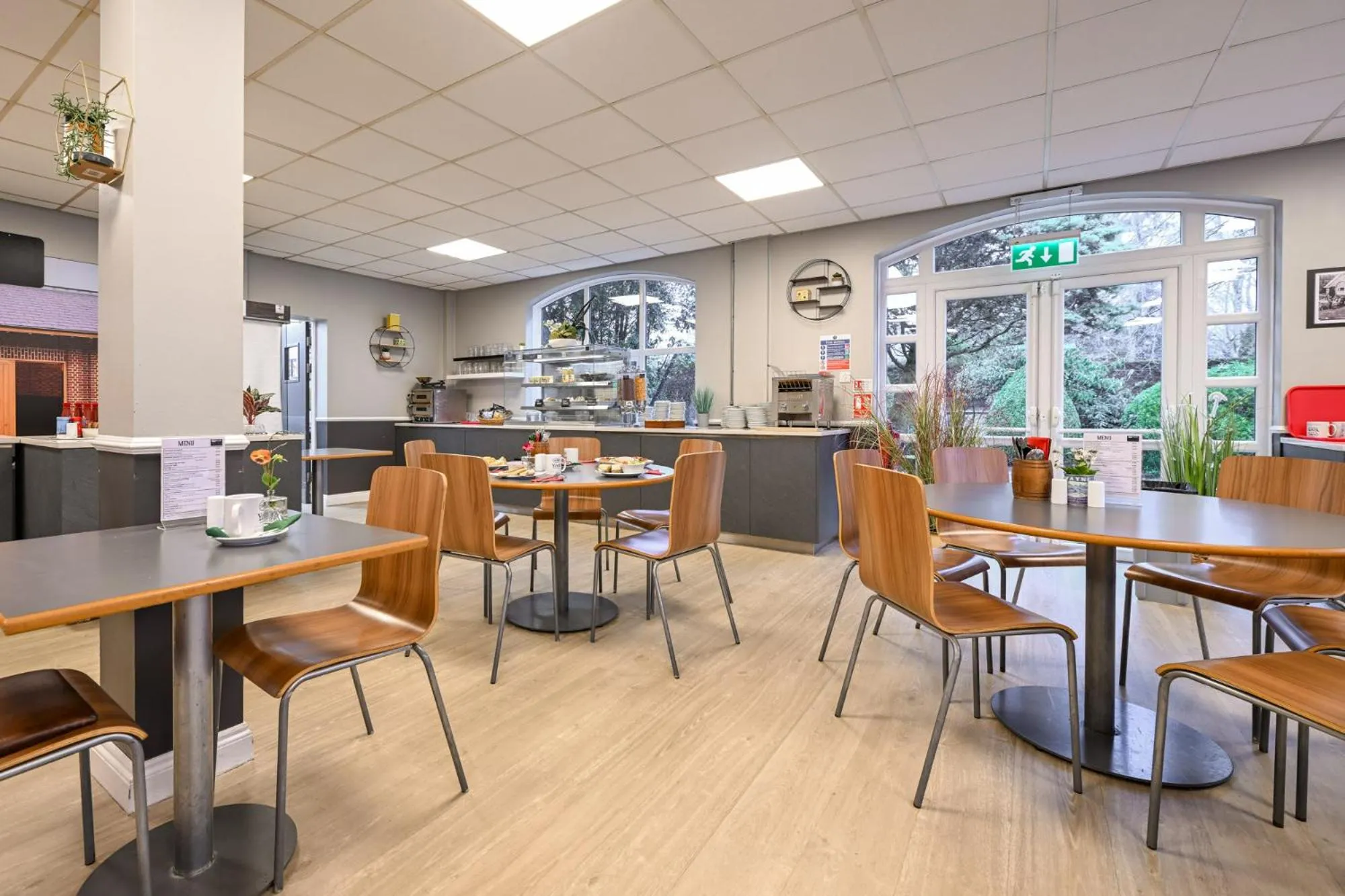 Restaurant/places to eat in Stableside Hostel at York Racecourse