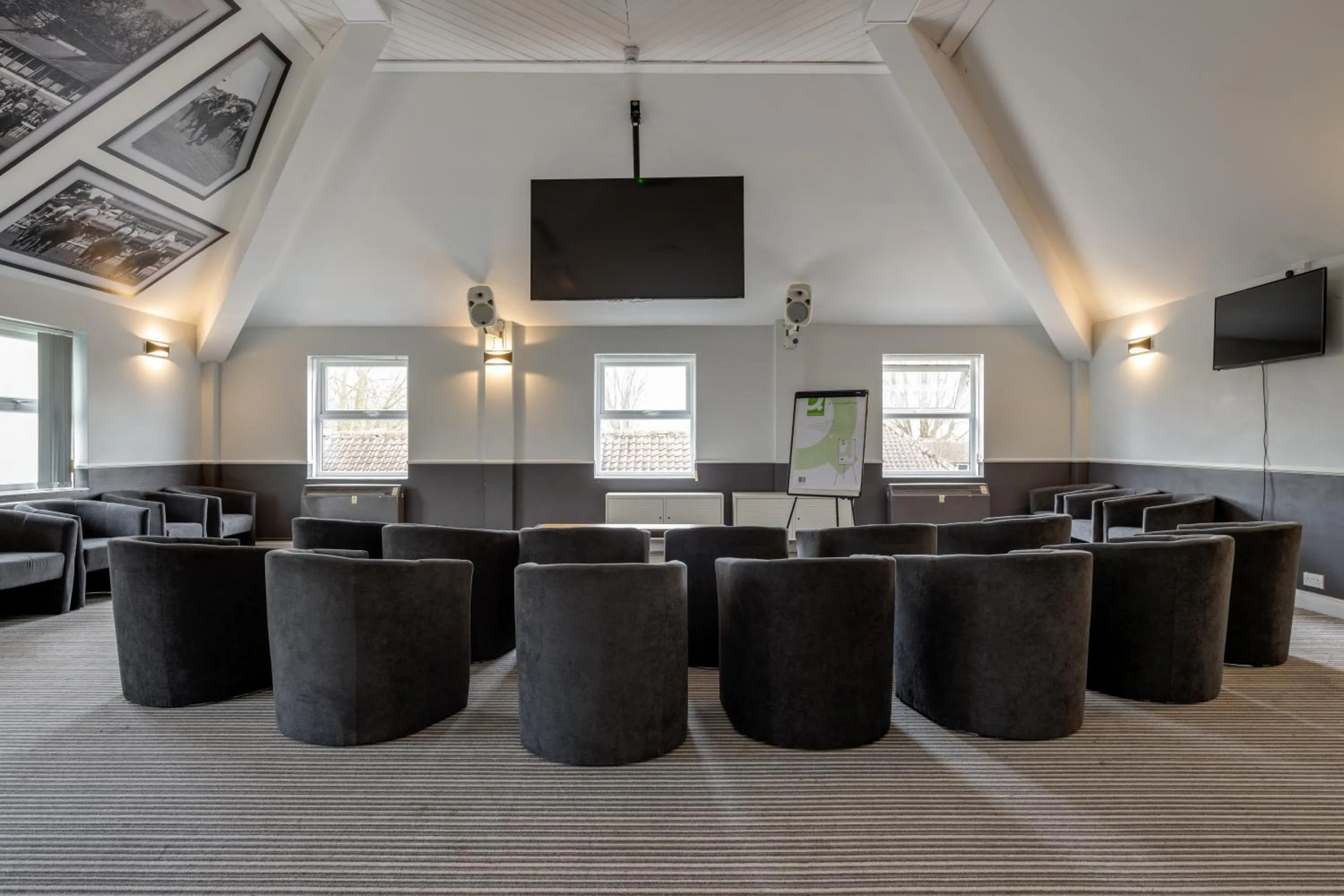 Meeting/conference room in Stableside Hostel at York Racecourse