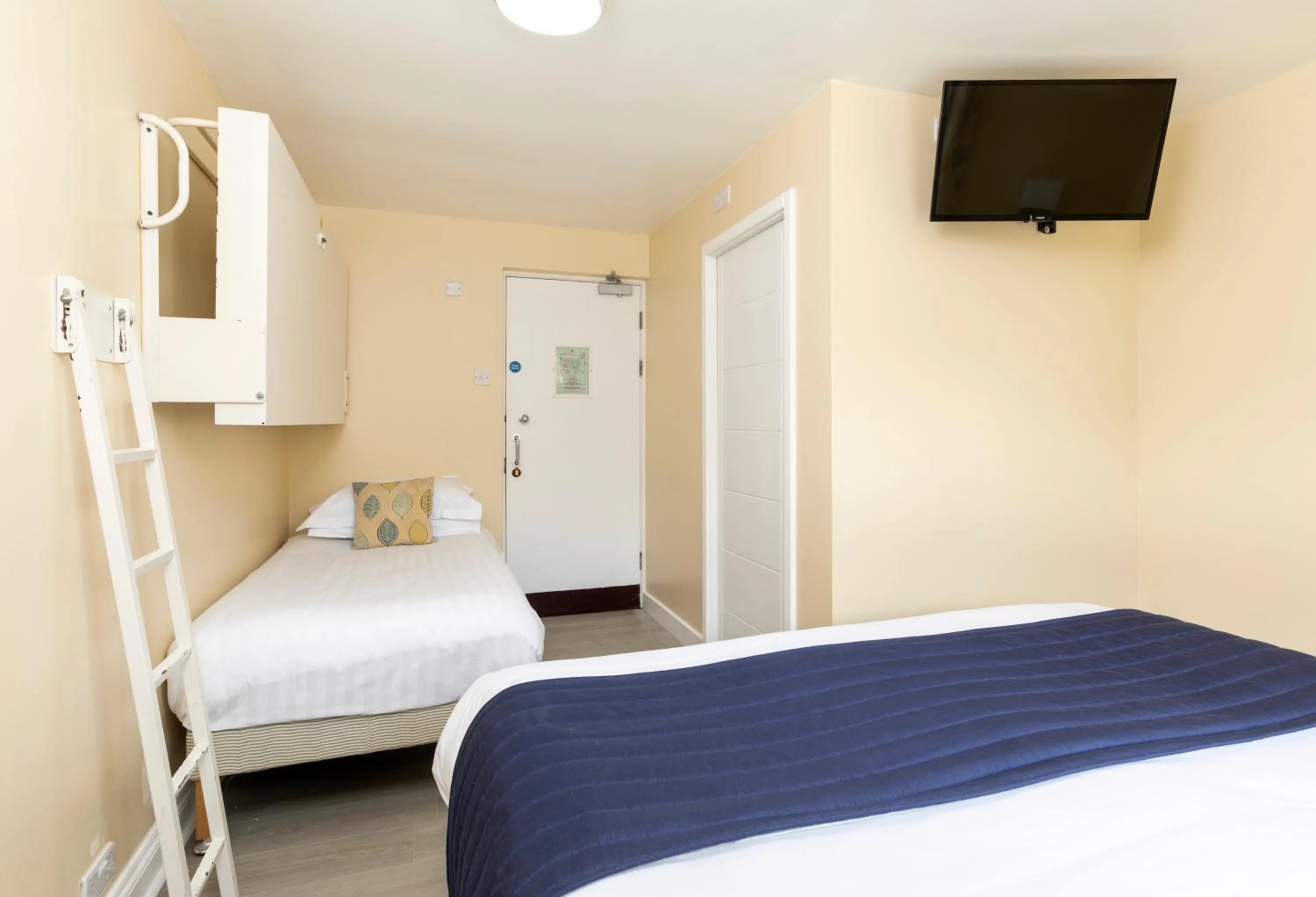 Photo of the whole room, Bed in Stableside Hostel at York Racecourse