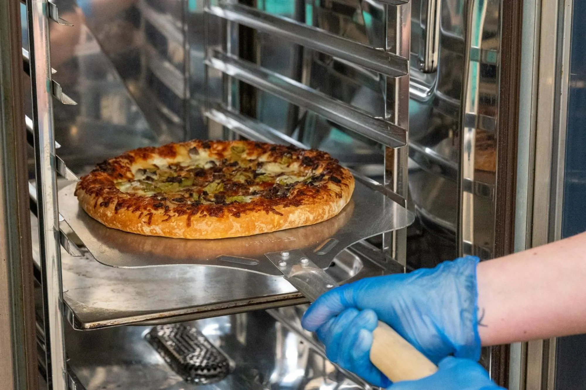 Restaurant/places to eat in Stableside Hostel at York Racecourse