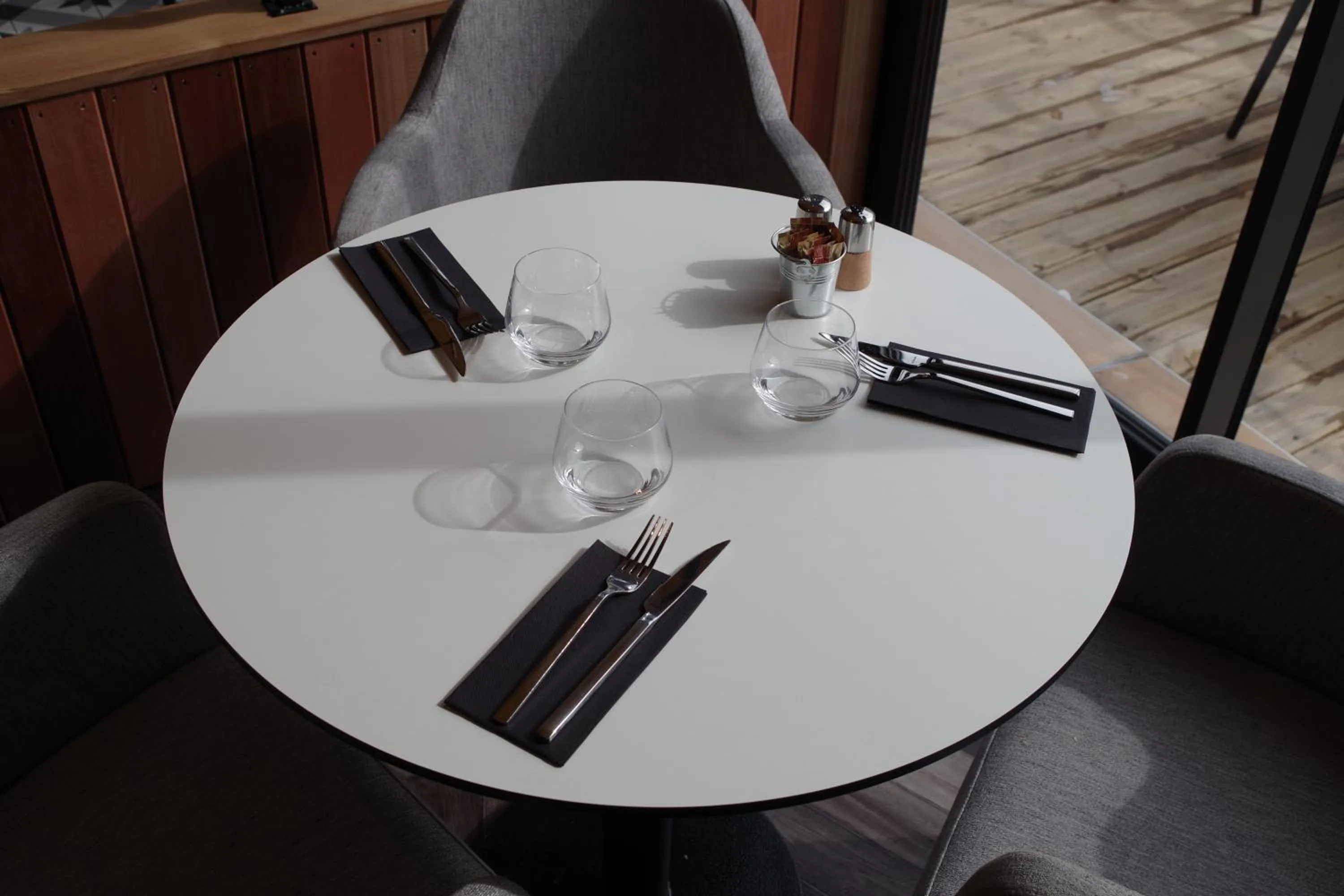 Dining area in Logis Hotel Le Chêne Vert