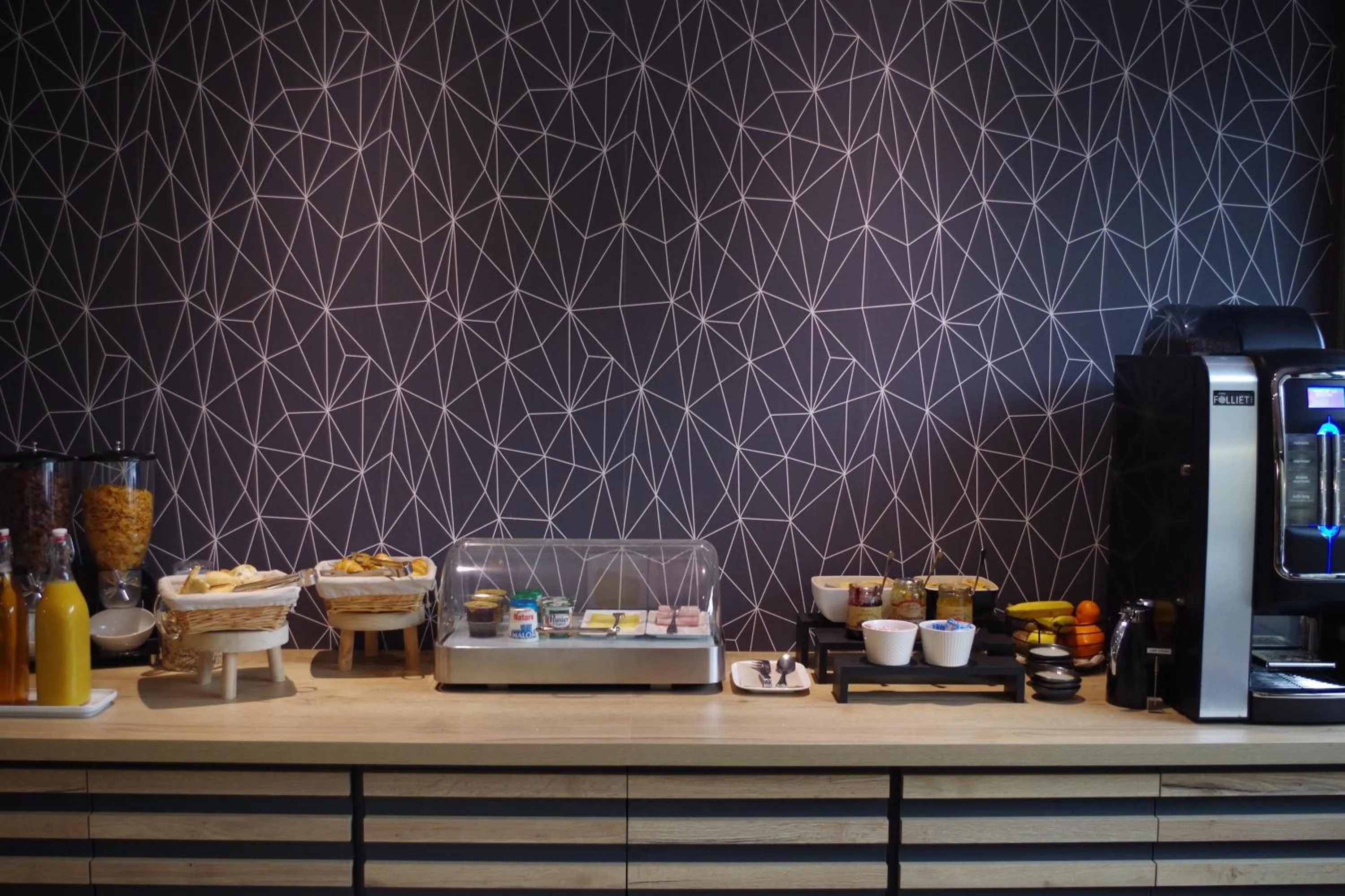 Breakfast in Logis Hotel Le Chêne Vert