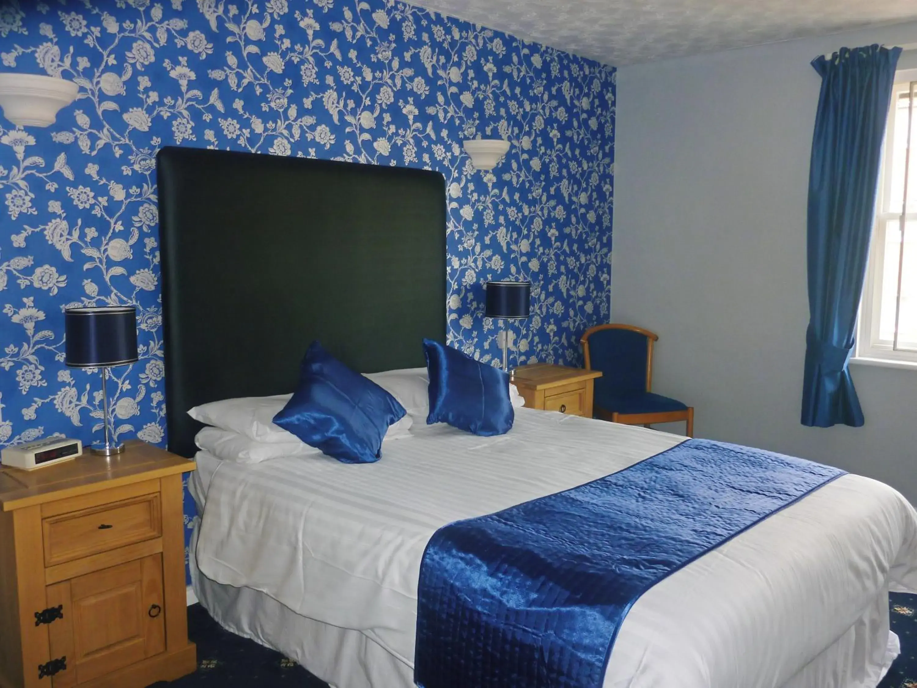 Bed in The Oakland Hotel Bed in The Oakland Hotel