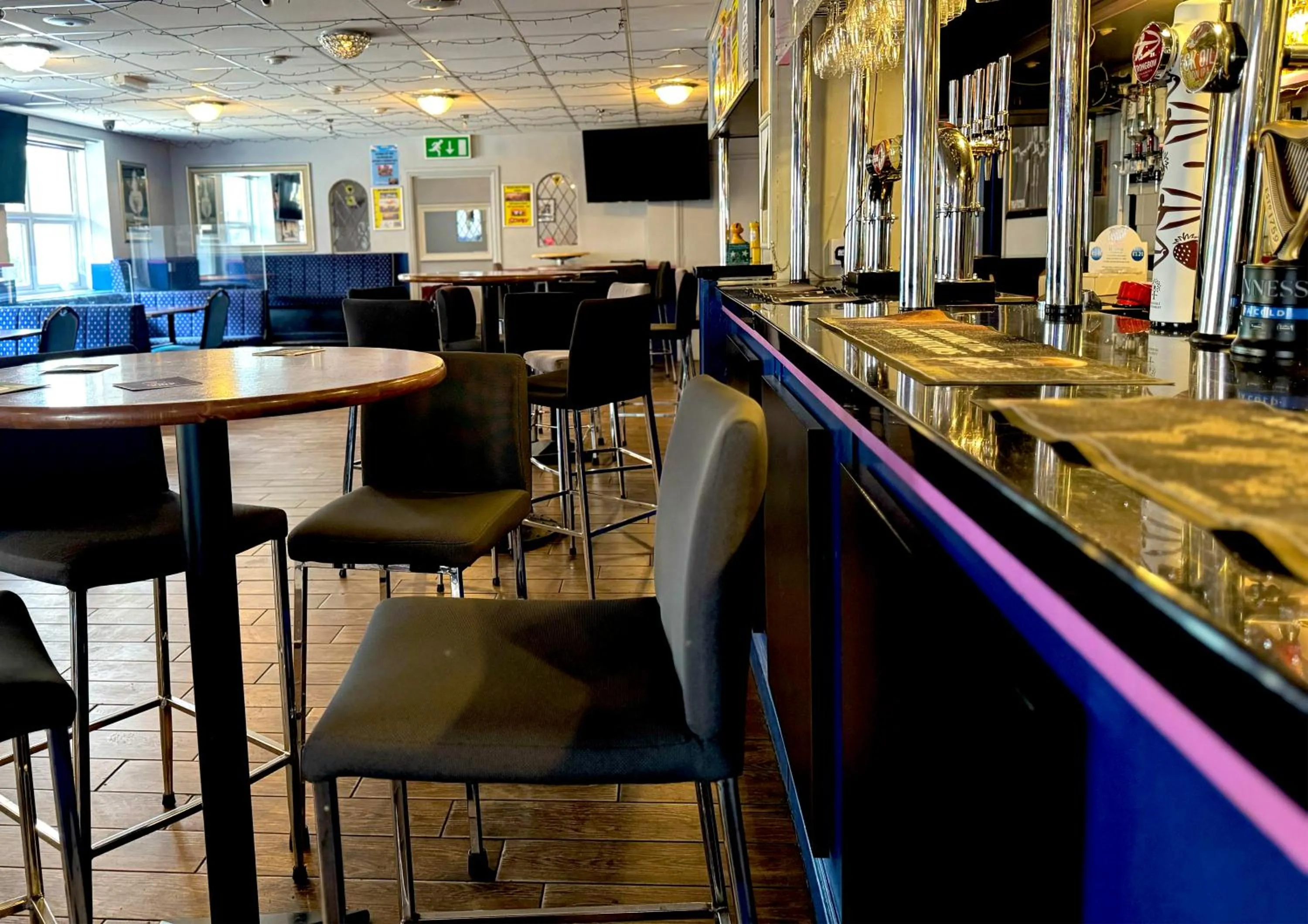 Lounge or bar in The Oakland Hotel