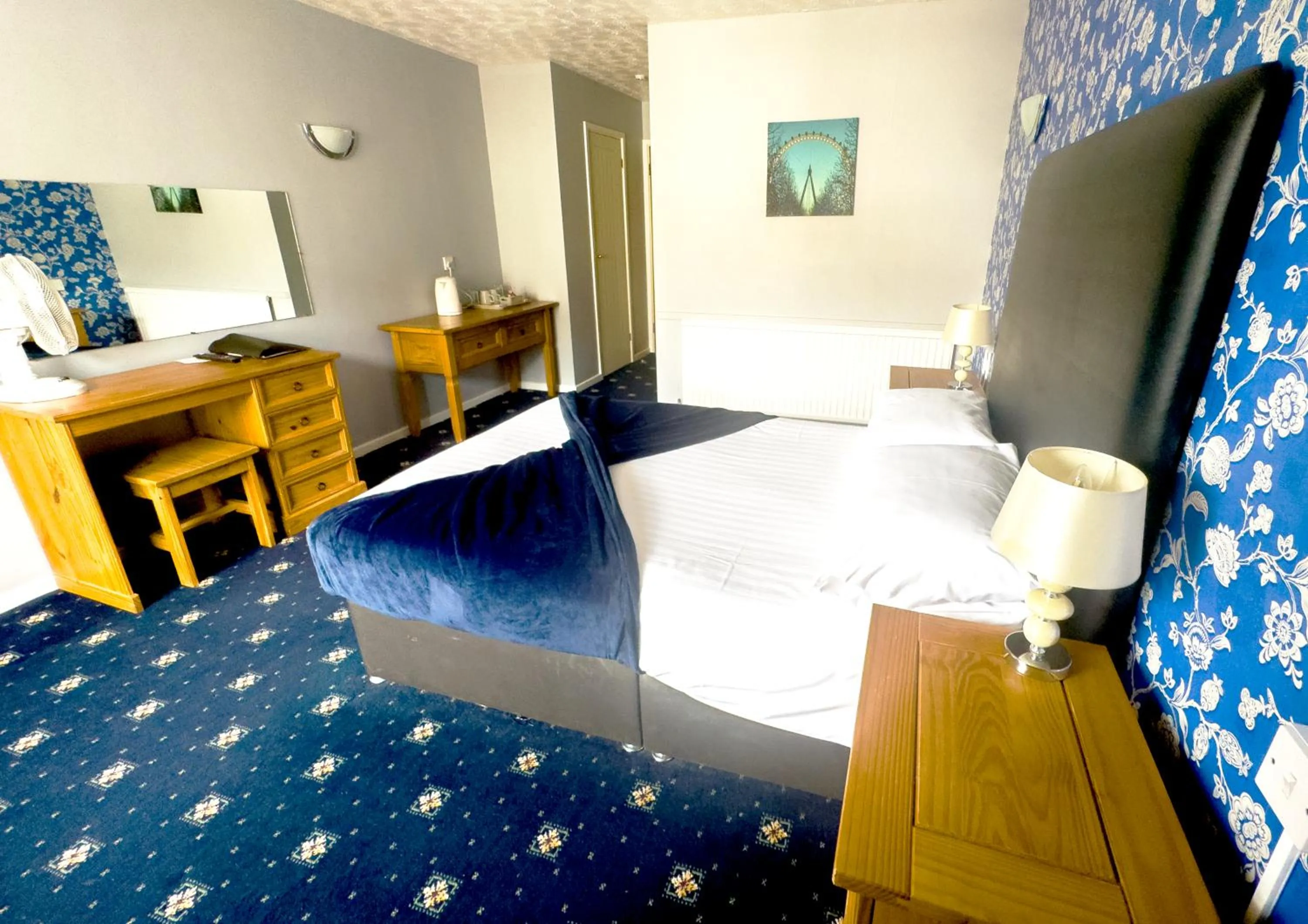 Bedroom, Bed in The Oakland Hotel