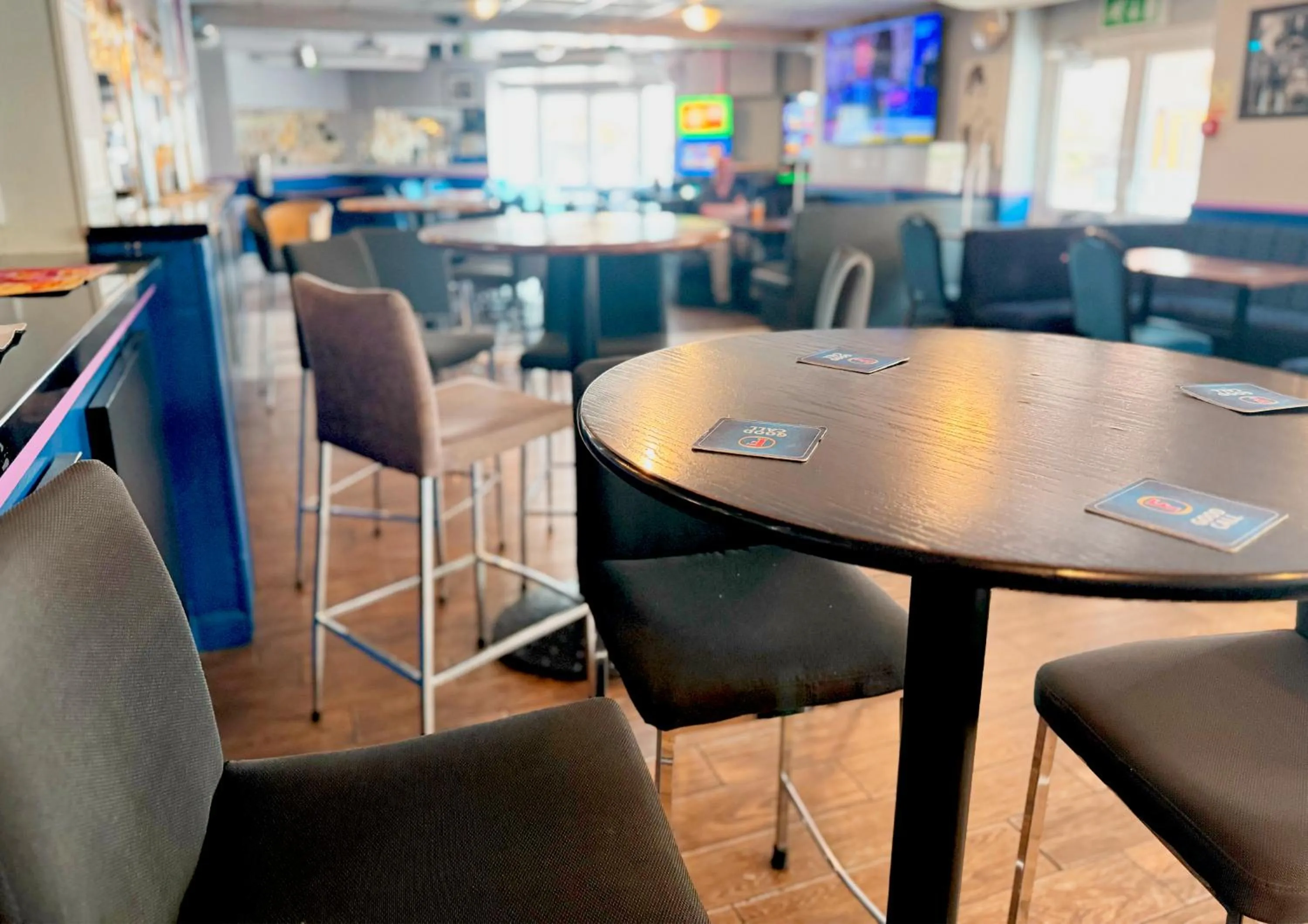 Lounge or bar in The Oakland Hotel