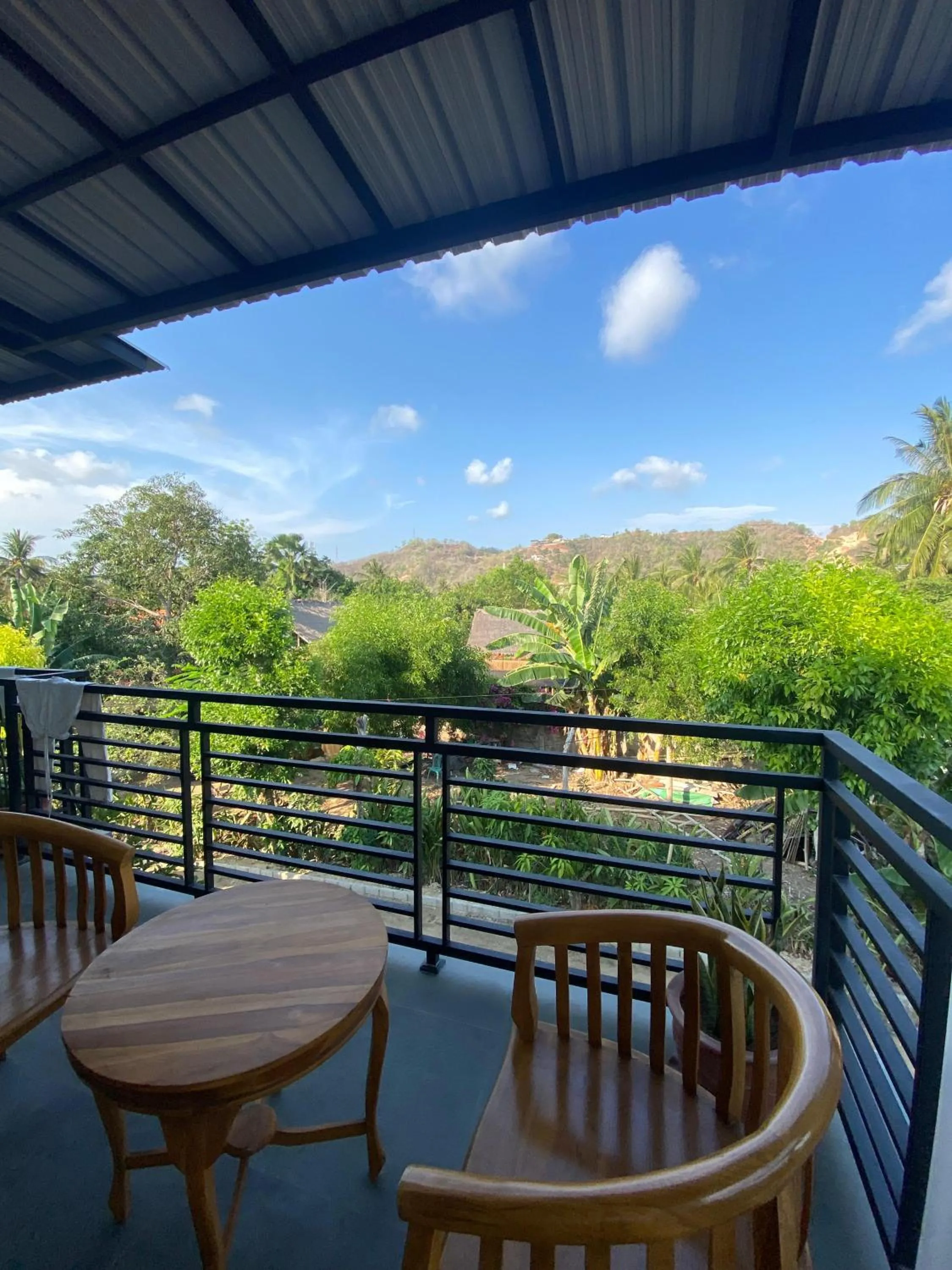 Deluxe Double Room with Balcony in Cewin's Homestay