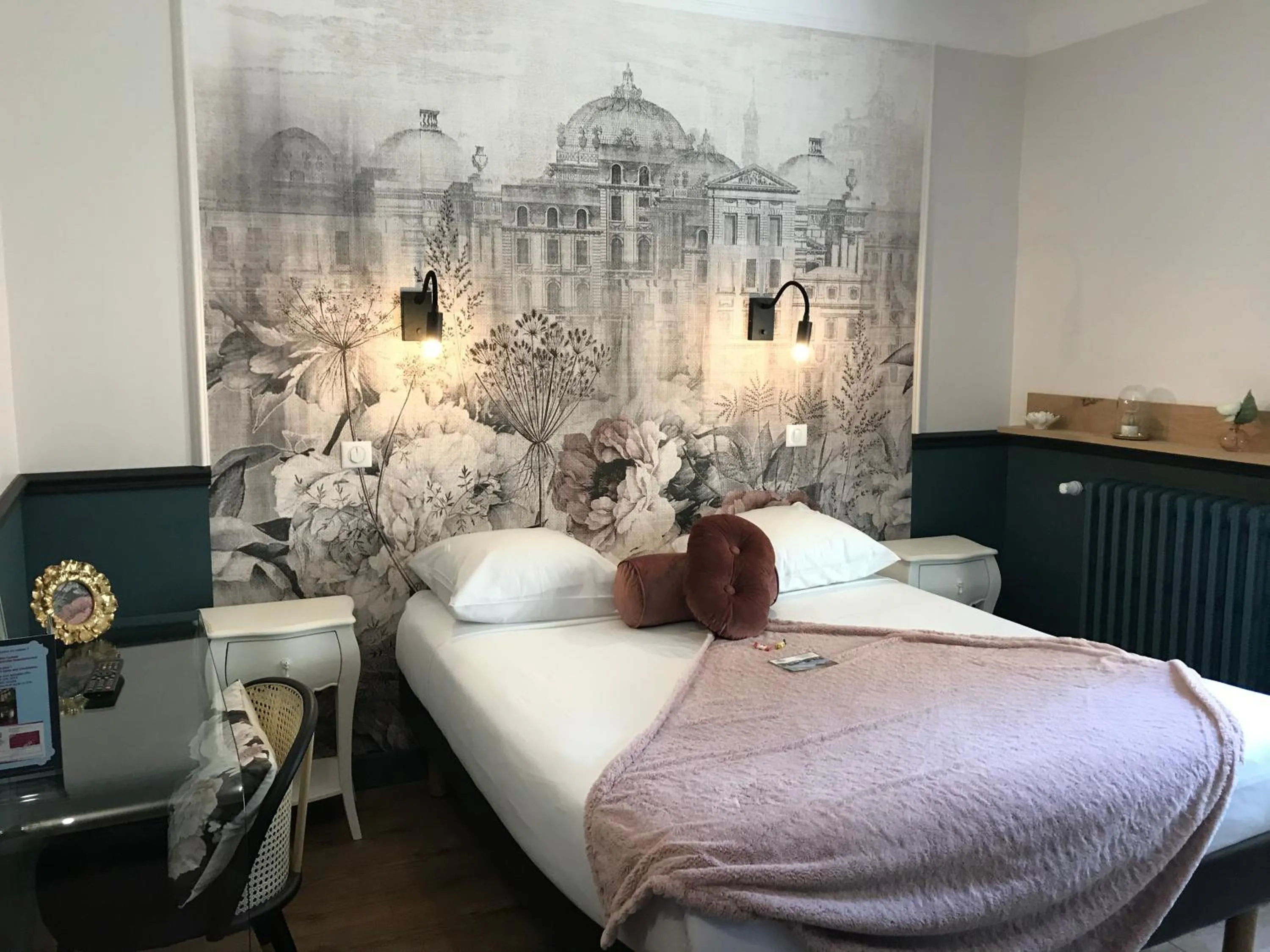 Double Room with Garden View in Le Grand Hôtel Mont Dore