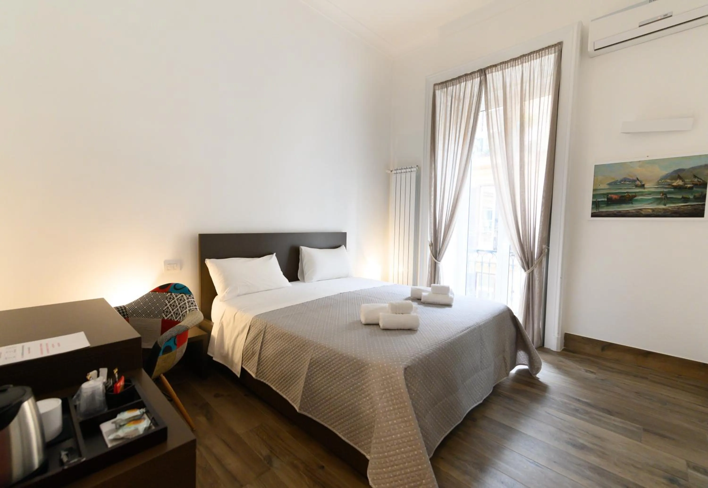 Photo of the whole room, Bed in Fourooms Museo Filangieri By Dimorra