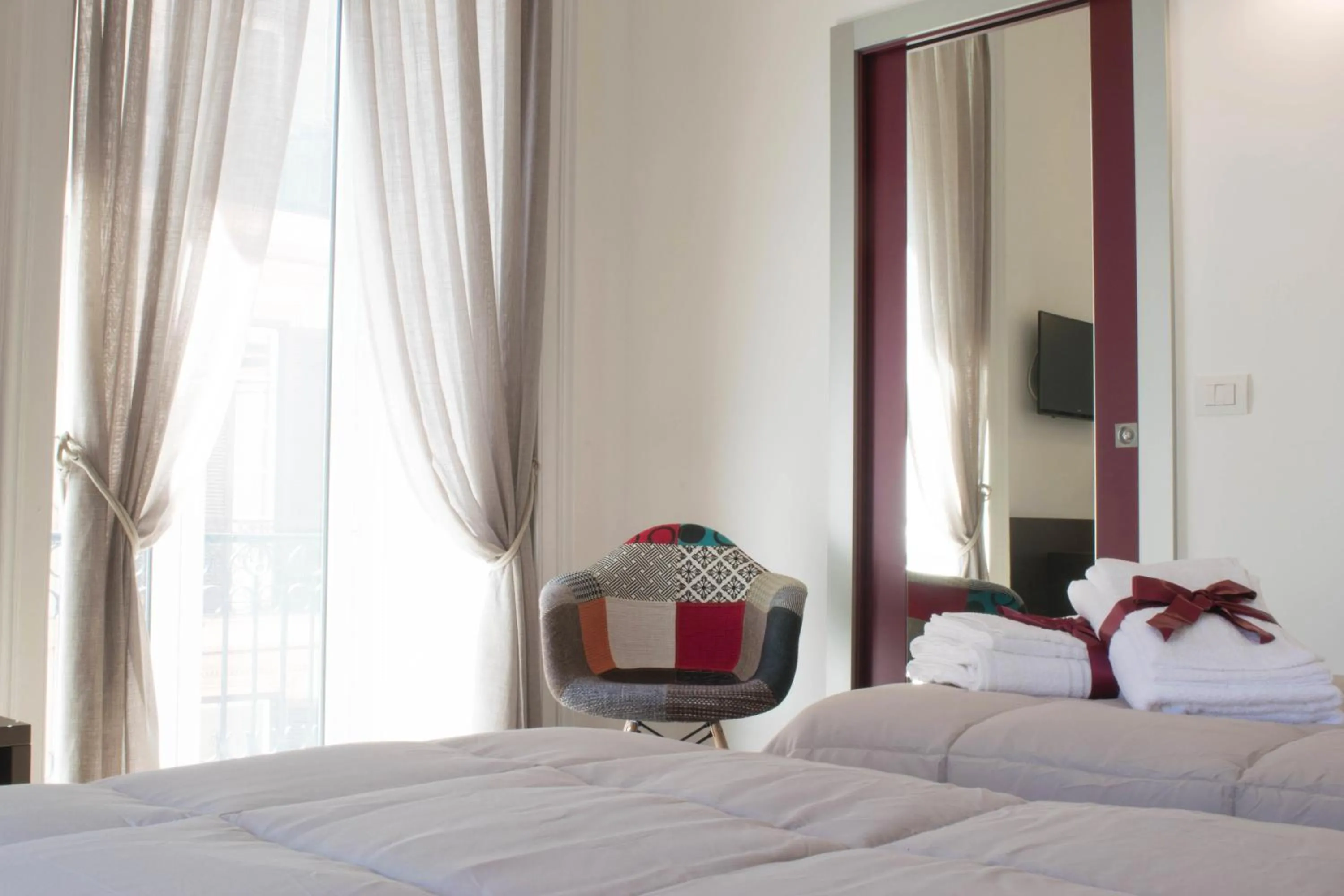 Photo of the whole room, Bed in Fourooms Museo Filangieri By Dimorra