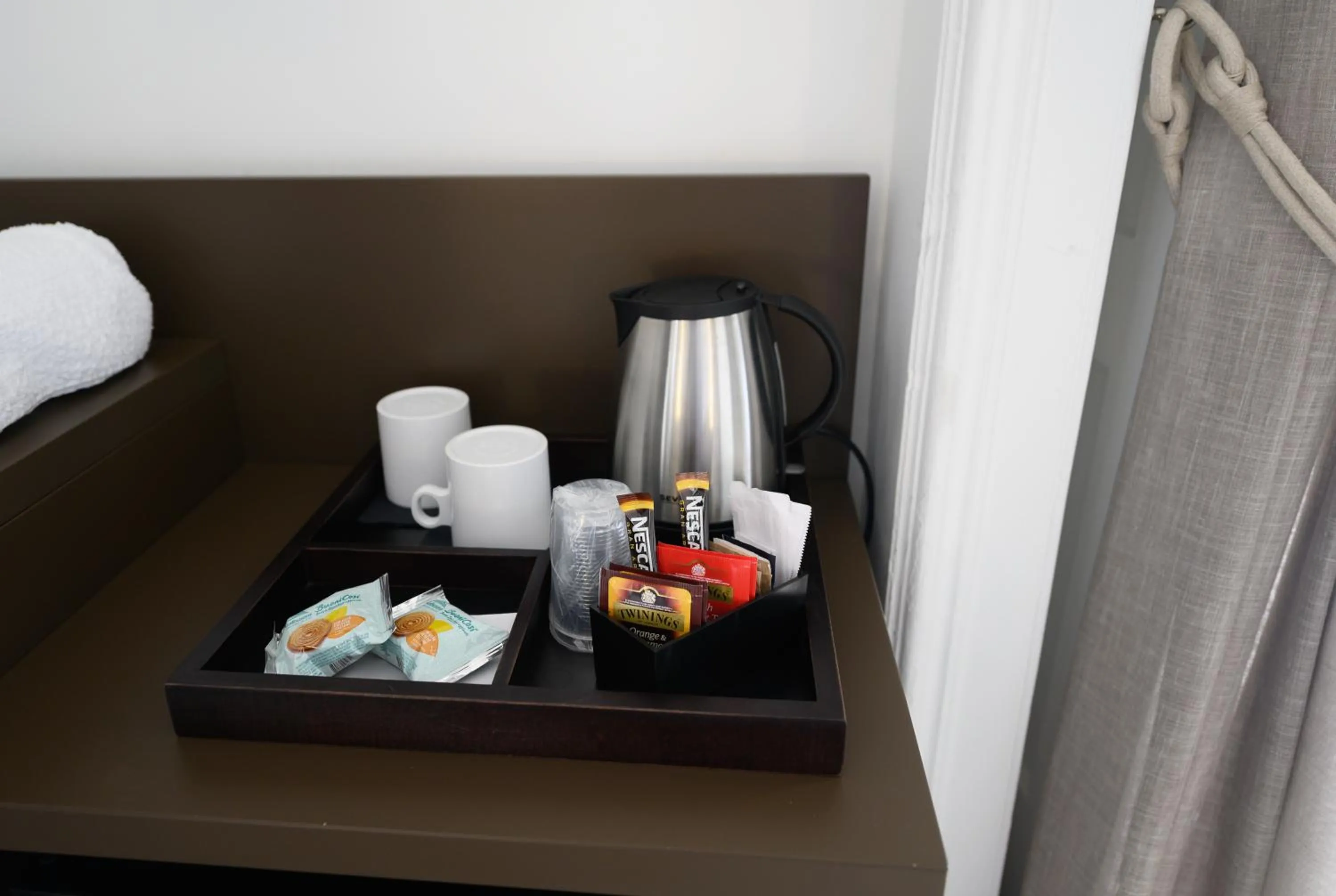 Coffee/tea facilities in Fourooms Museo Filangieri By Dimorra
