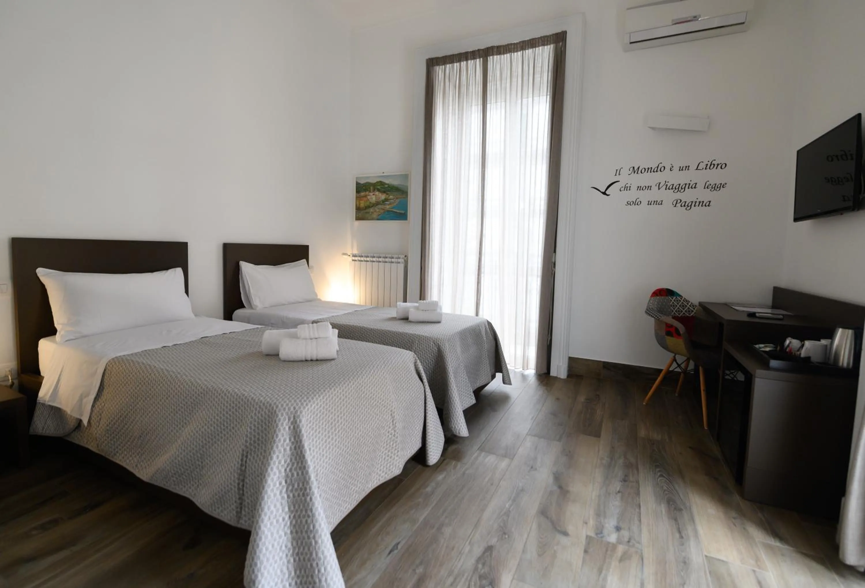Photo of the whole room, Bed in Fourooms Museo Filangieri By Dimorra