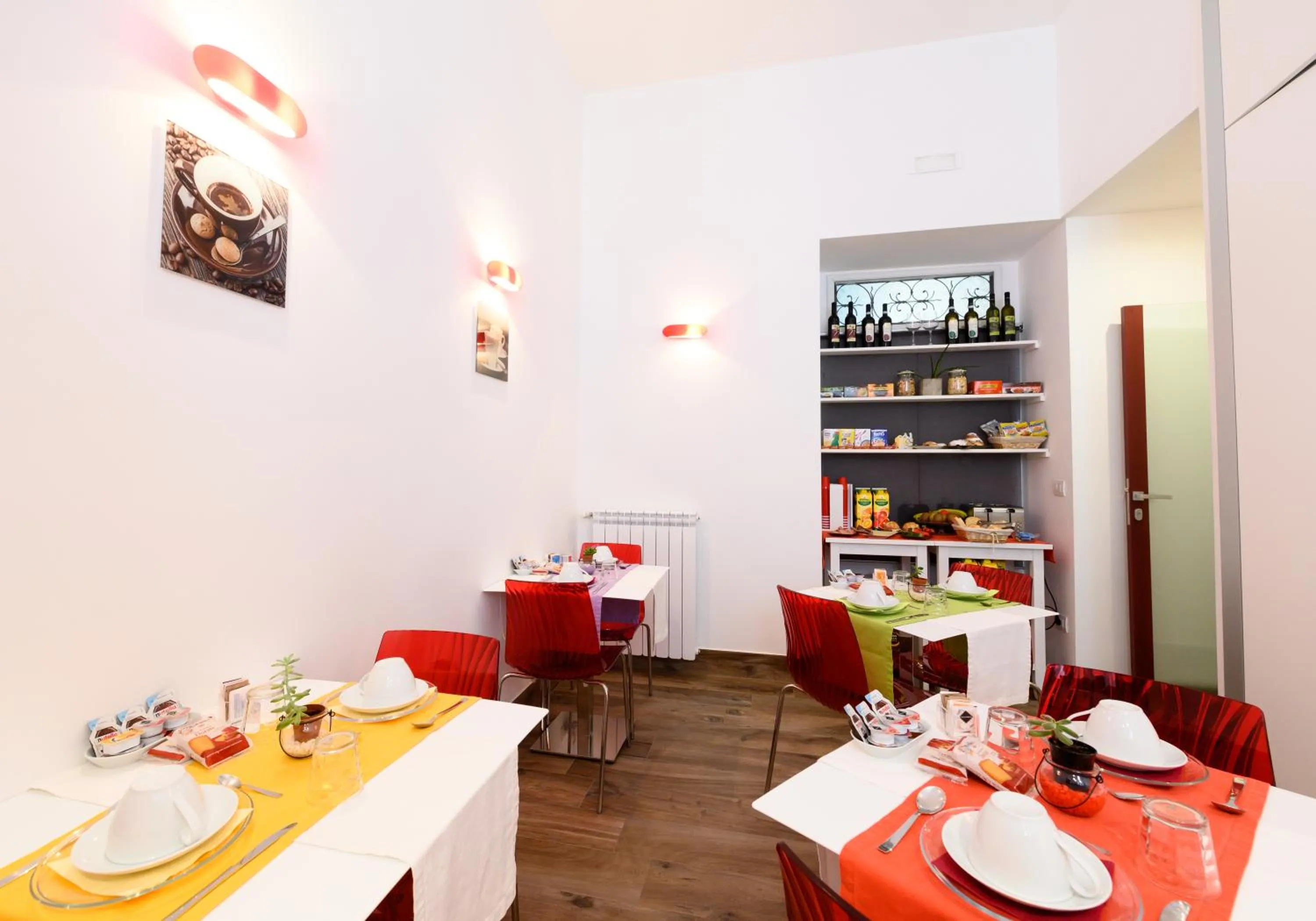 Dining area in Fourooms Museo Filangieri By Dimorra