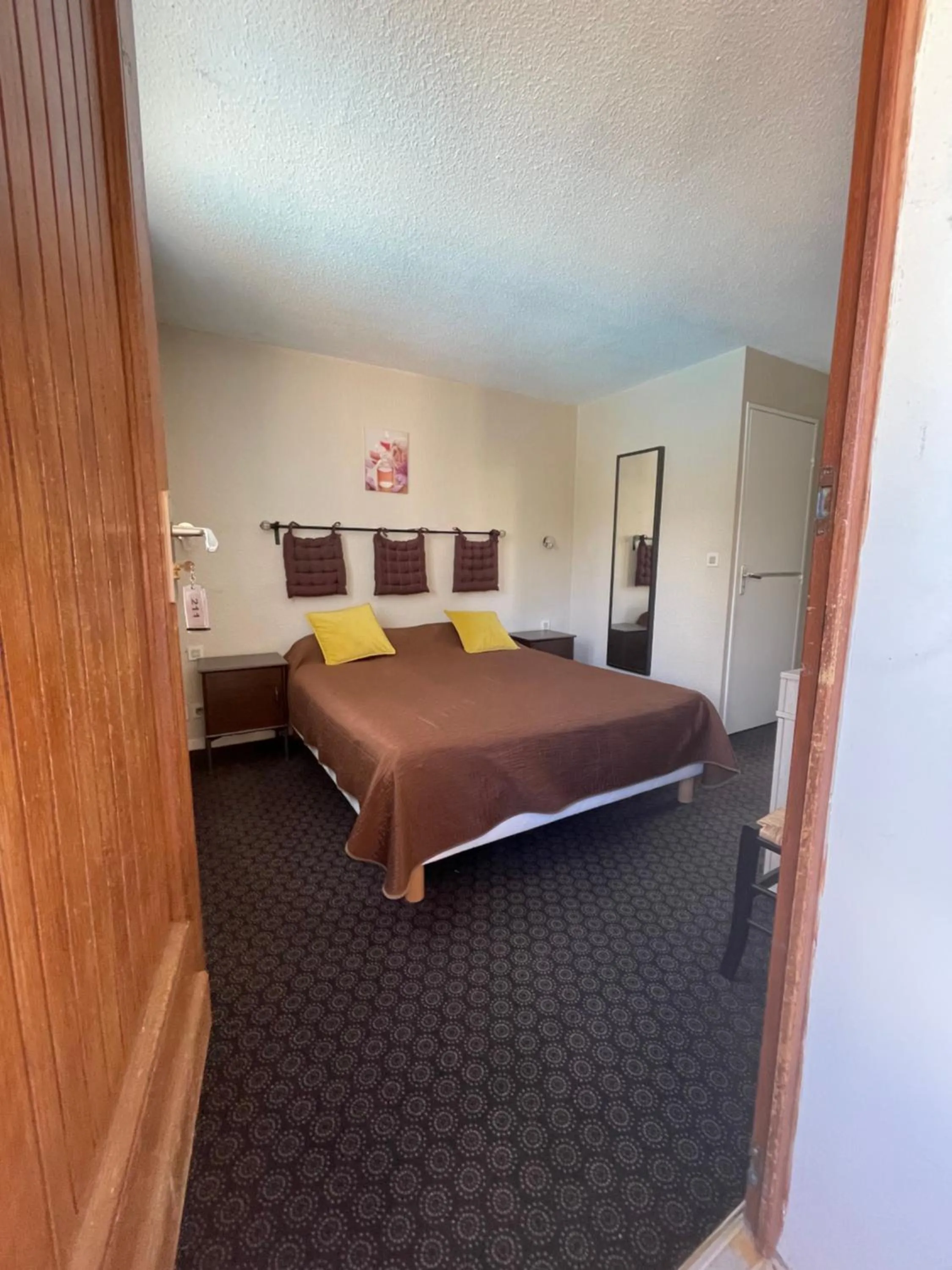 Bed in Hôtel Restaurant Les Falaises