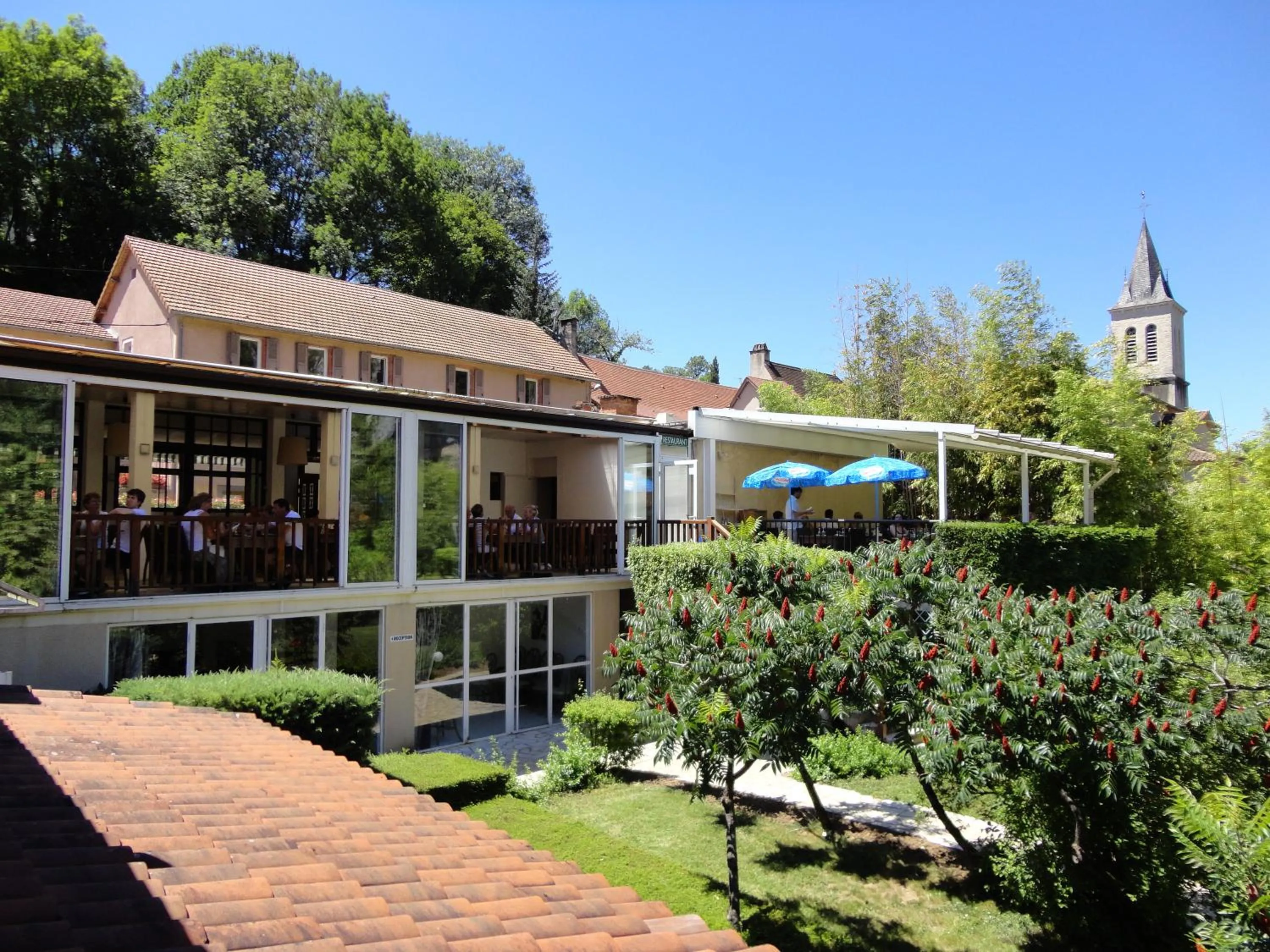 Garden in Hôtel Restaurant Les Falaises