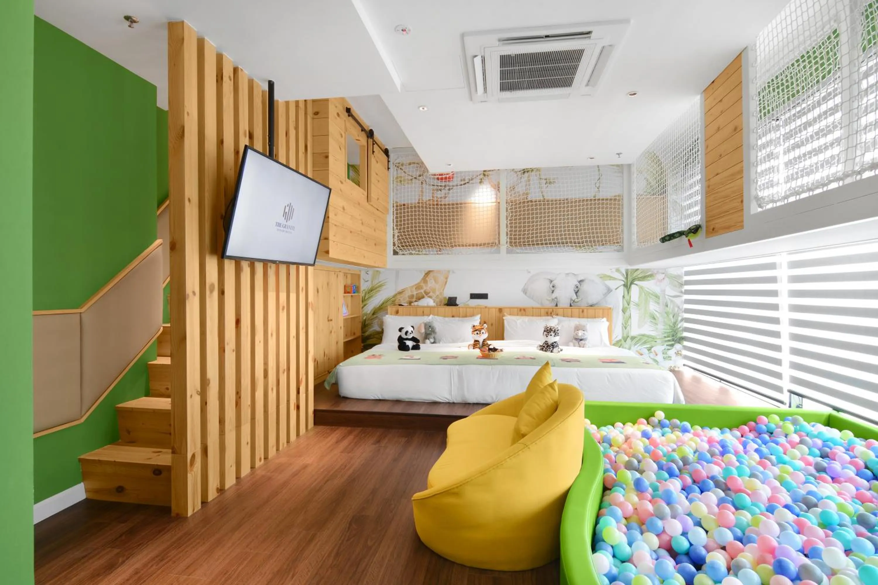 Bedroom, Bed in The Granite Luxury Hotel Penang