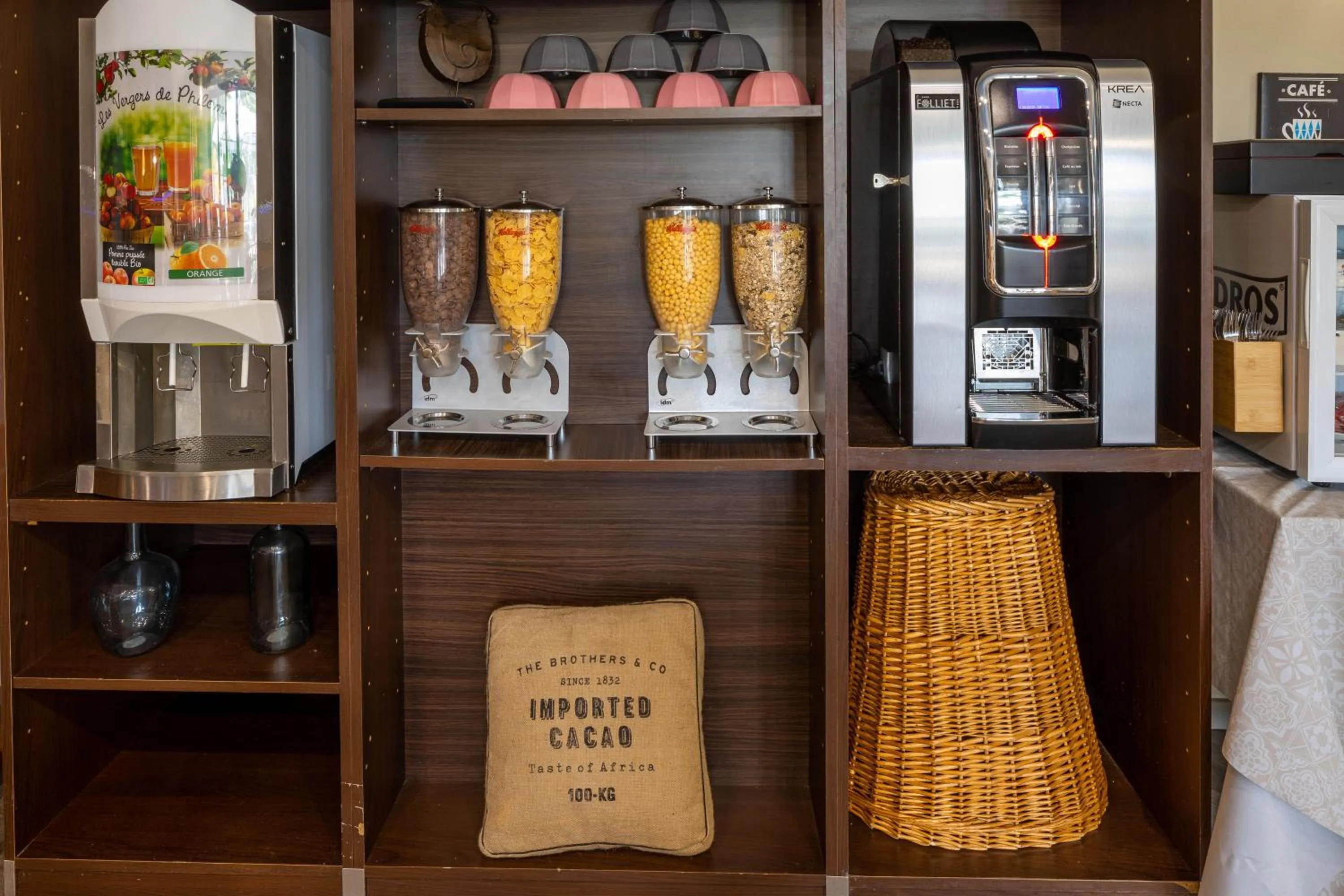 Continental breakfast in Noemys Toulon La Valette - Hotel restaurant avec piscine
