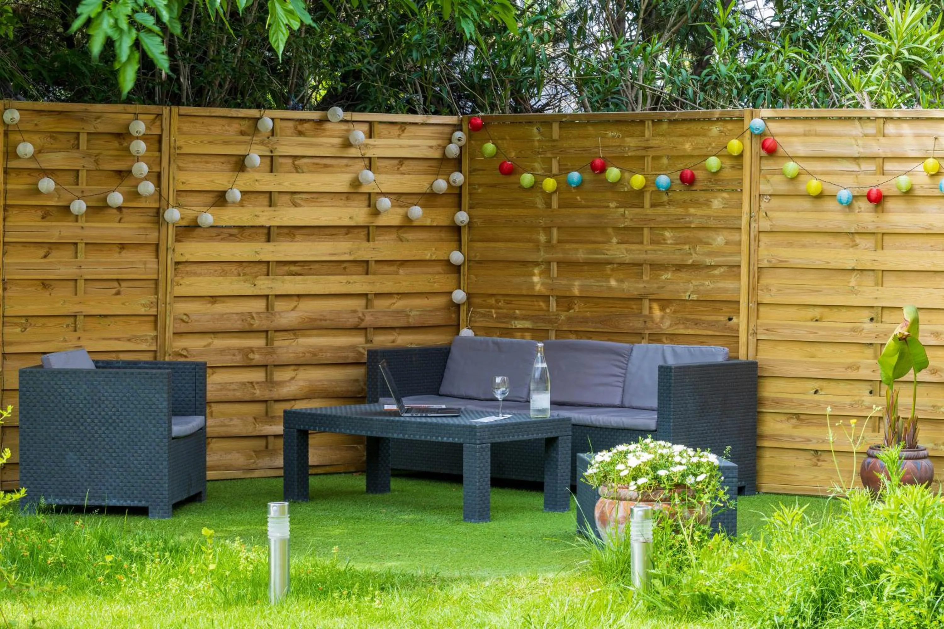 Patio in Noemys Toulon La Valette - Hotel restaurant avec piscine
