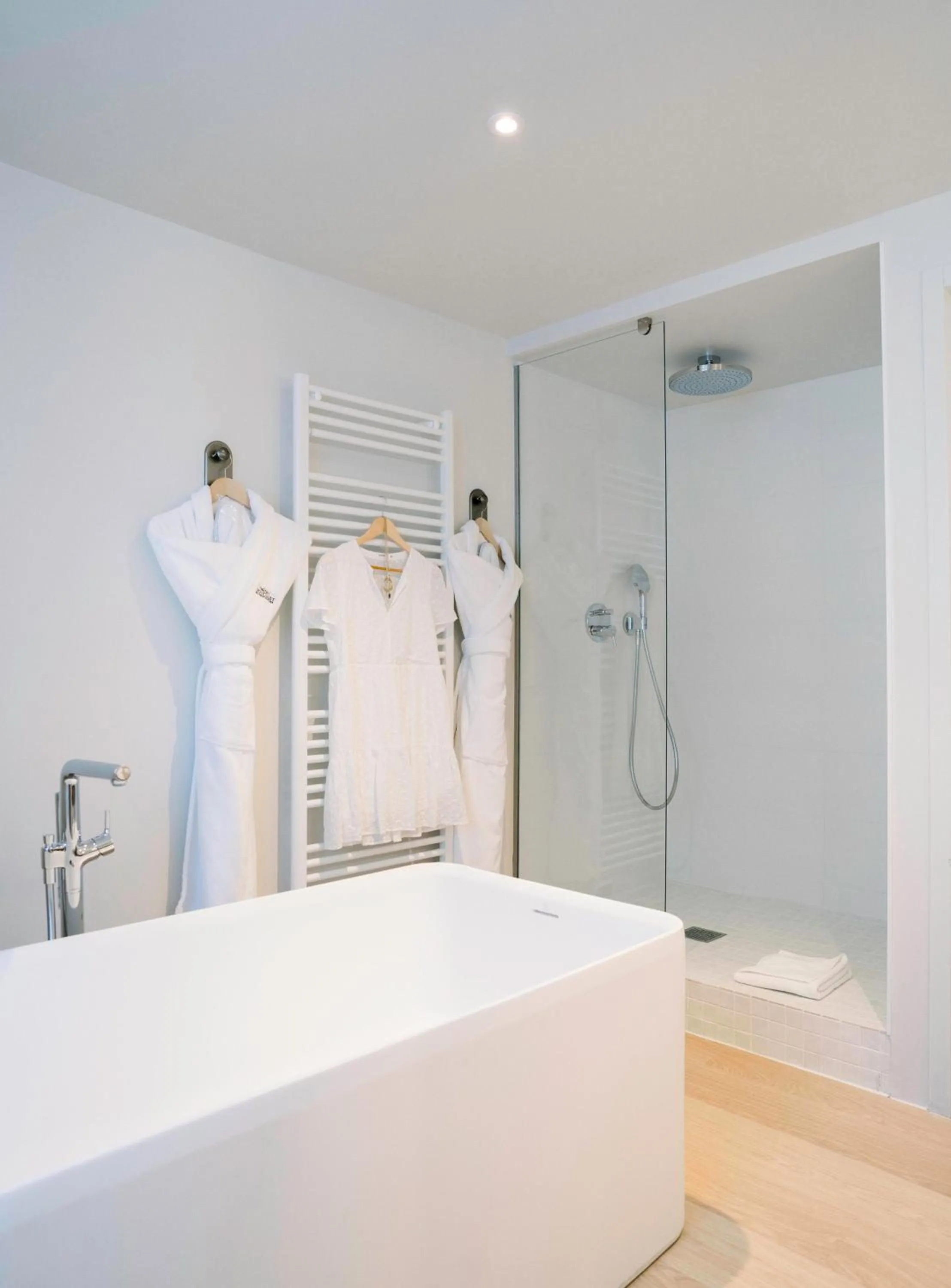 Shower in Château L'Hospitalet Wine Resort Beach & Spa