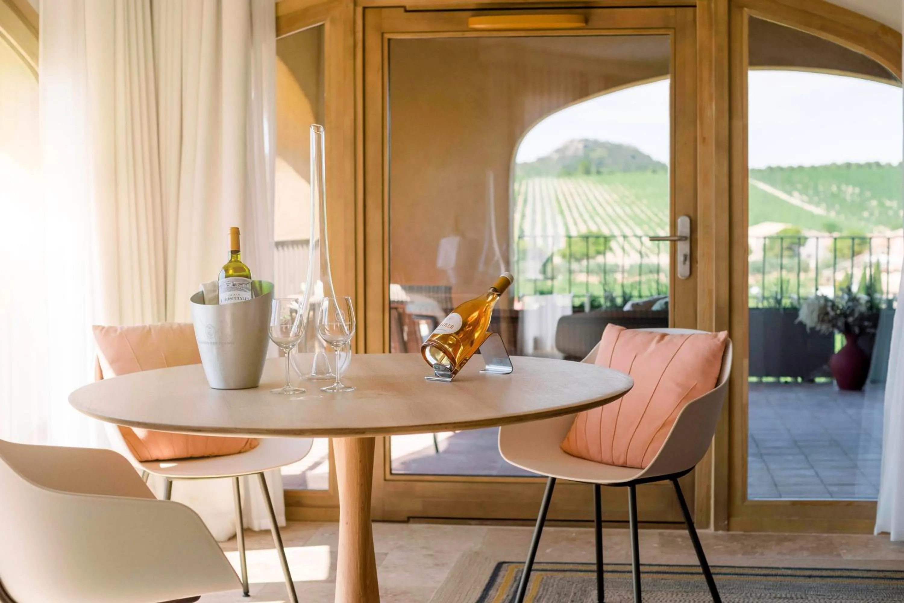 Patio in Château L'Hospitalet Wine Resort Beach & Spa