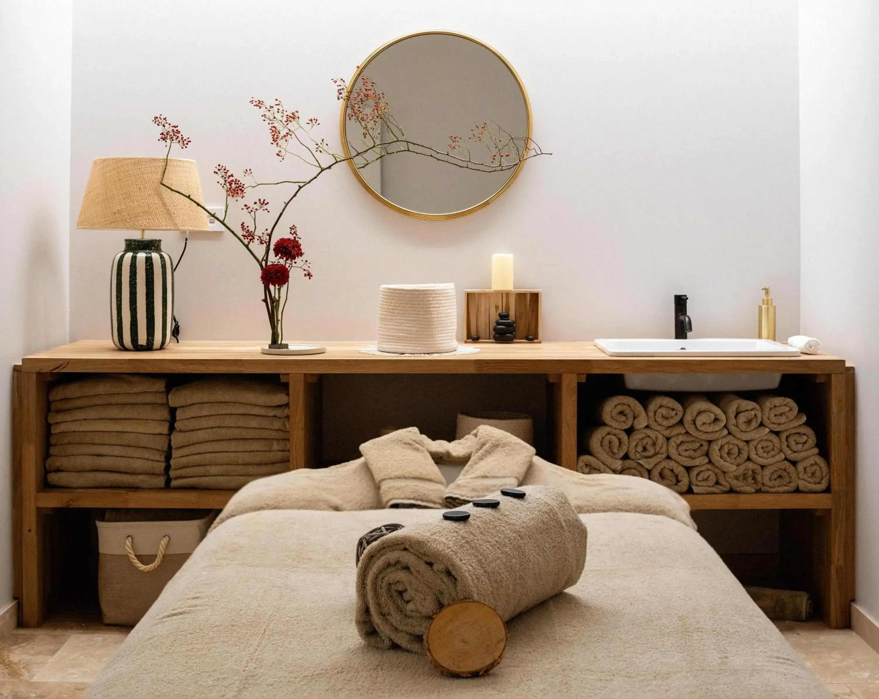 Spa and wellness centre/facilities, Bed in Château L'Hospitalet Wine Resort Beach & Spa Spa and wellness centre/facilities, Bed in Château L'Hospitalet Wine Resort Beach & Spa