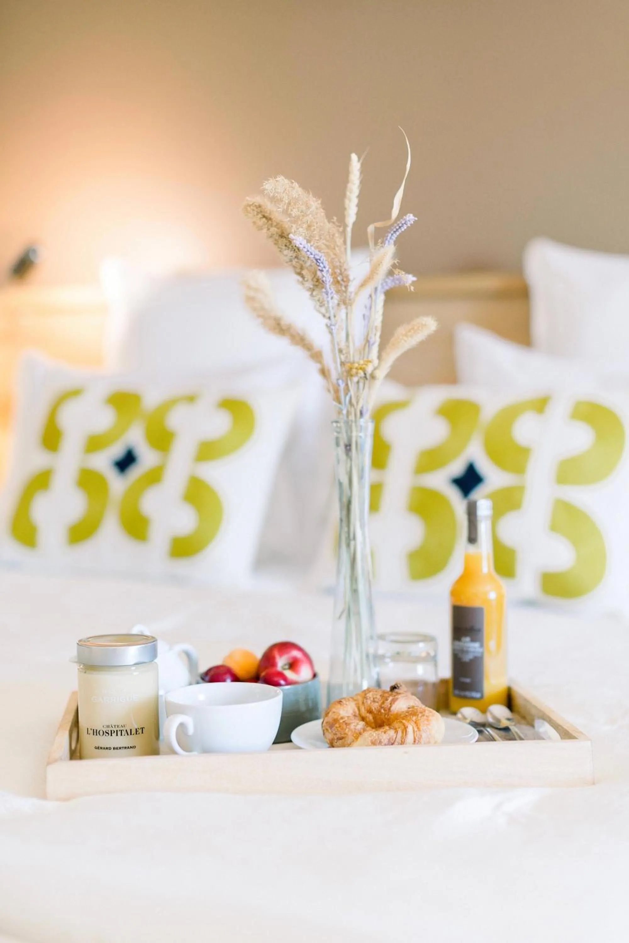 Bed in Château L'Hospitalet Wine Resort Beach & Spa