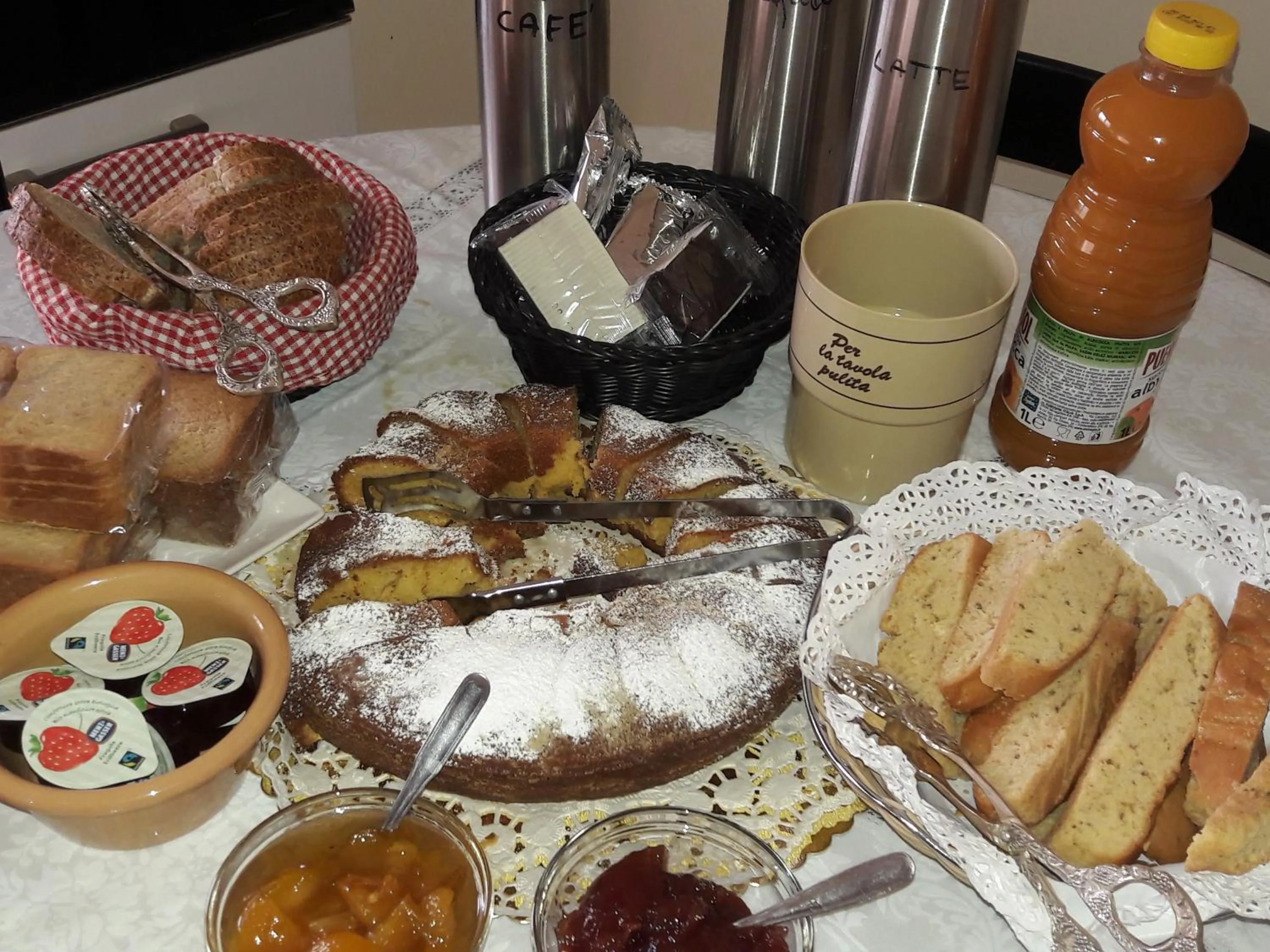 Buffet breakfast in B&B Santa Barbara