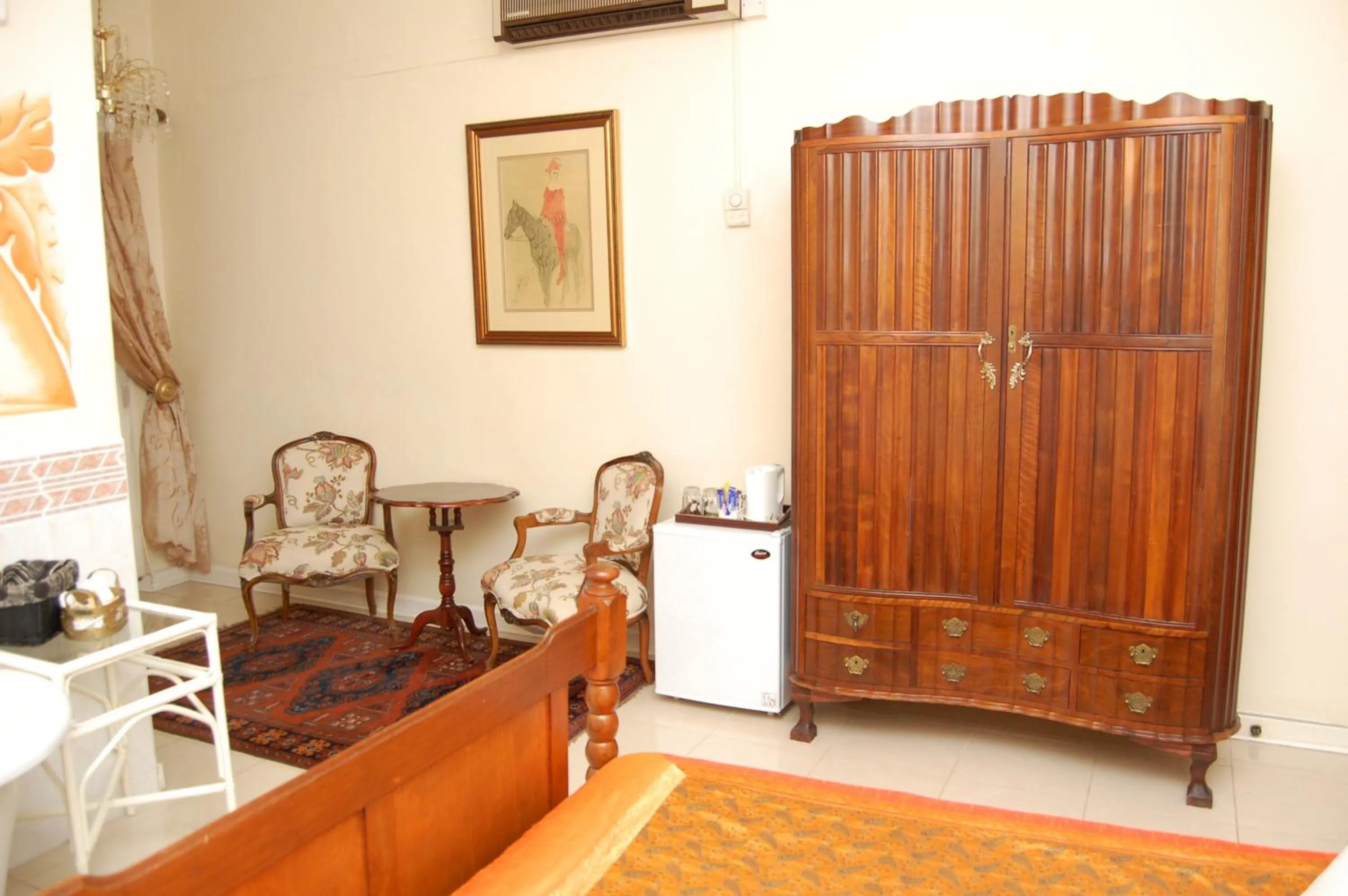 Falcon Crest Suites