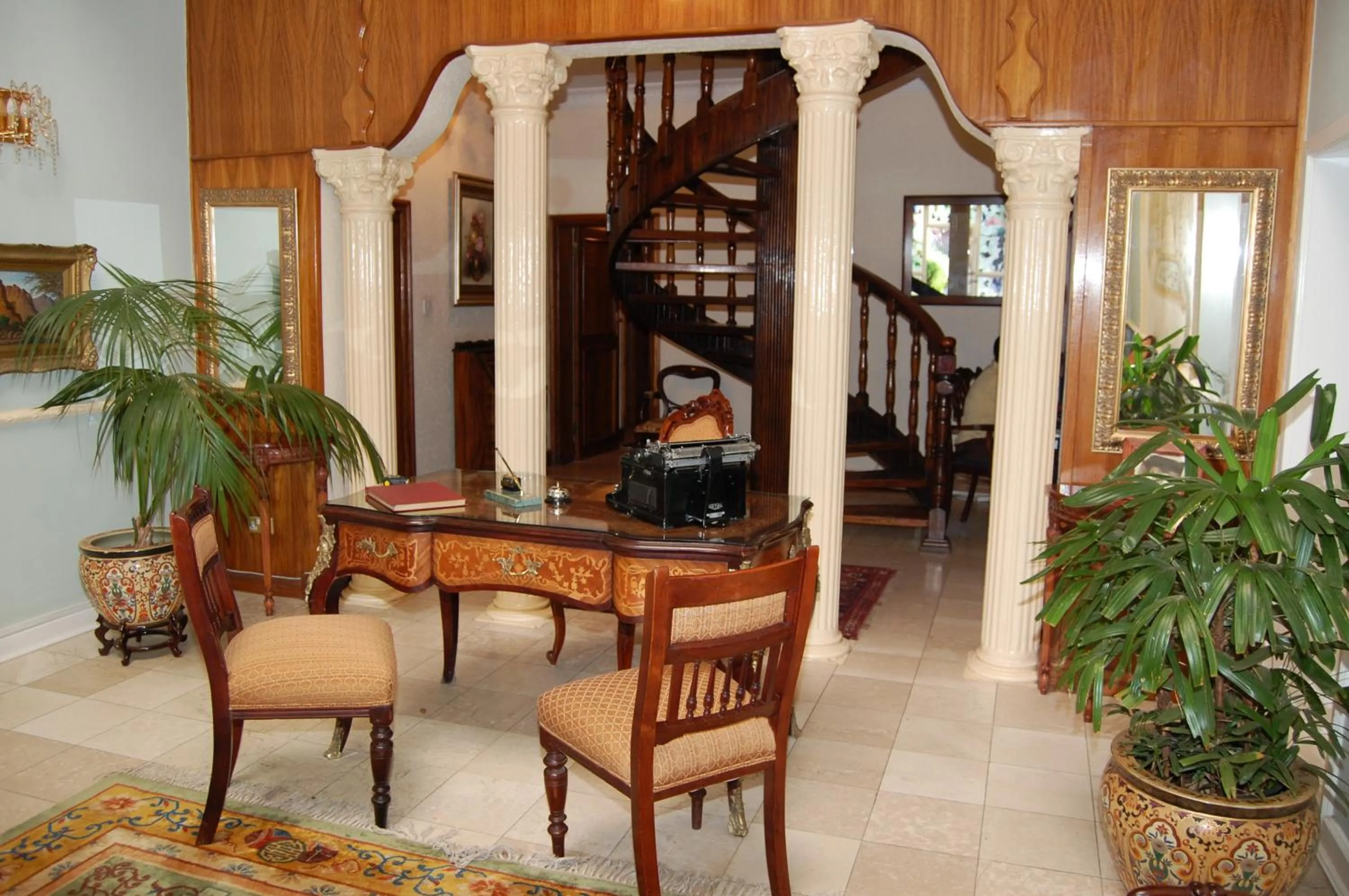 Falcon Crest Suites