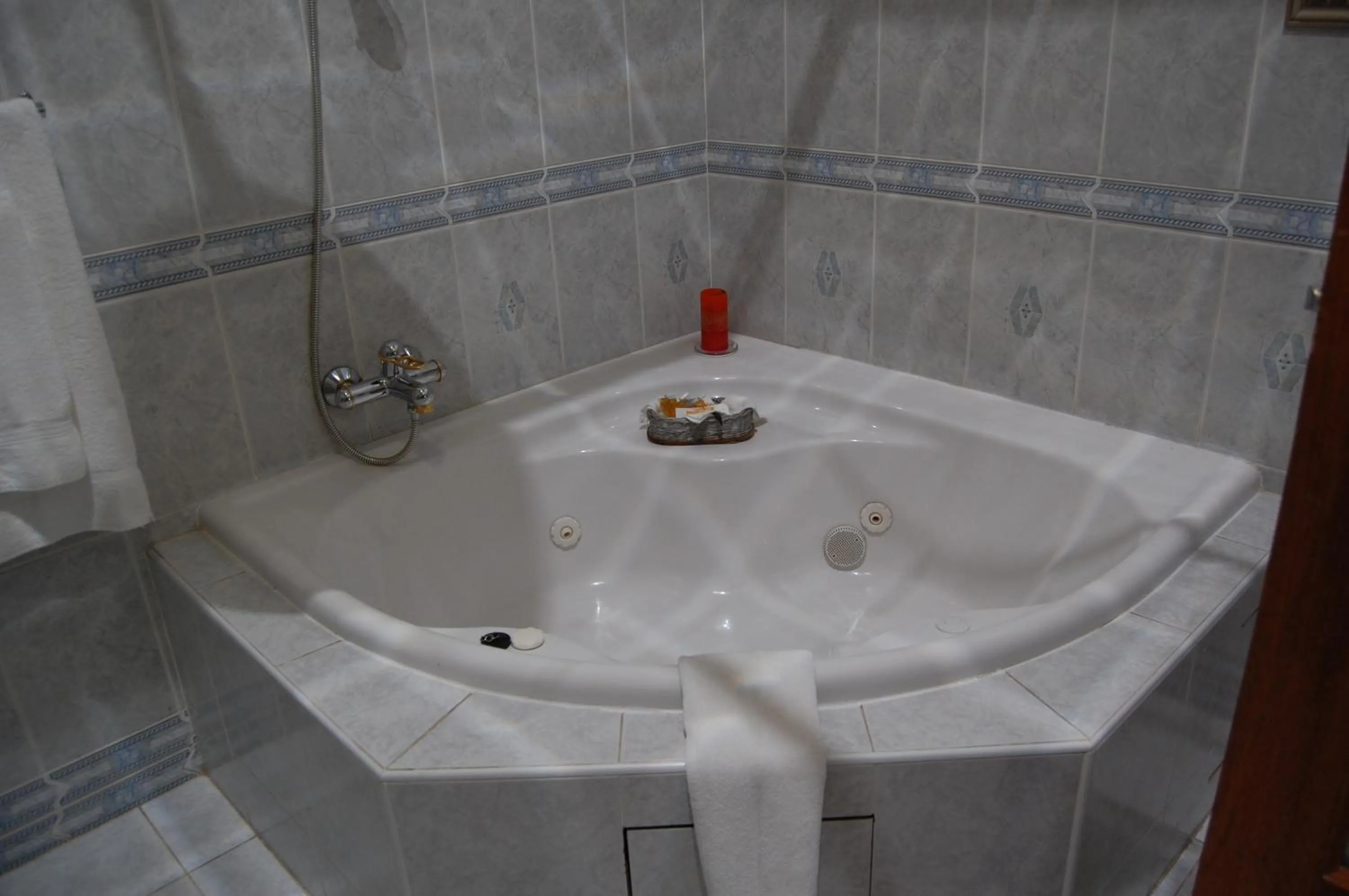 Falcon Crest Suites