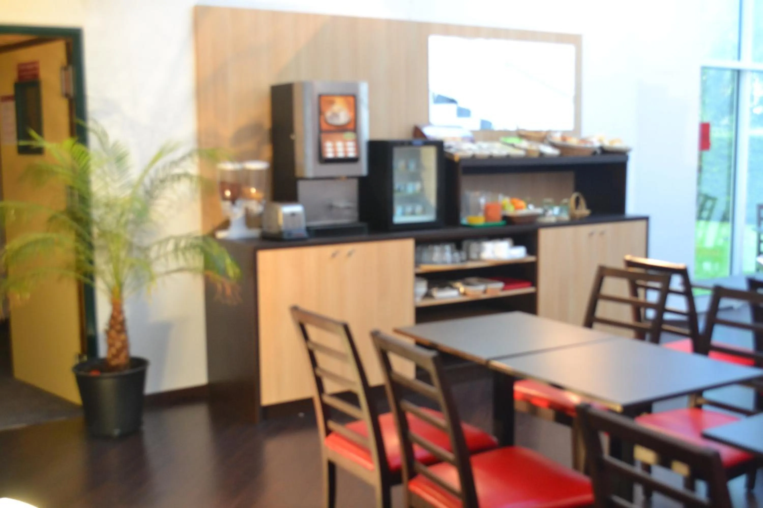 Restaurant/places to eat in Initial by Balladins Béthune