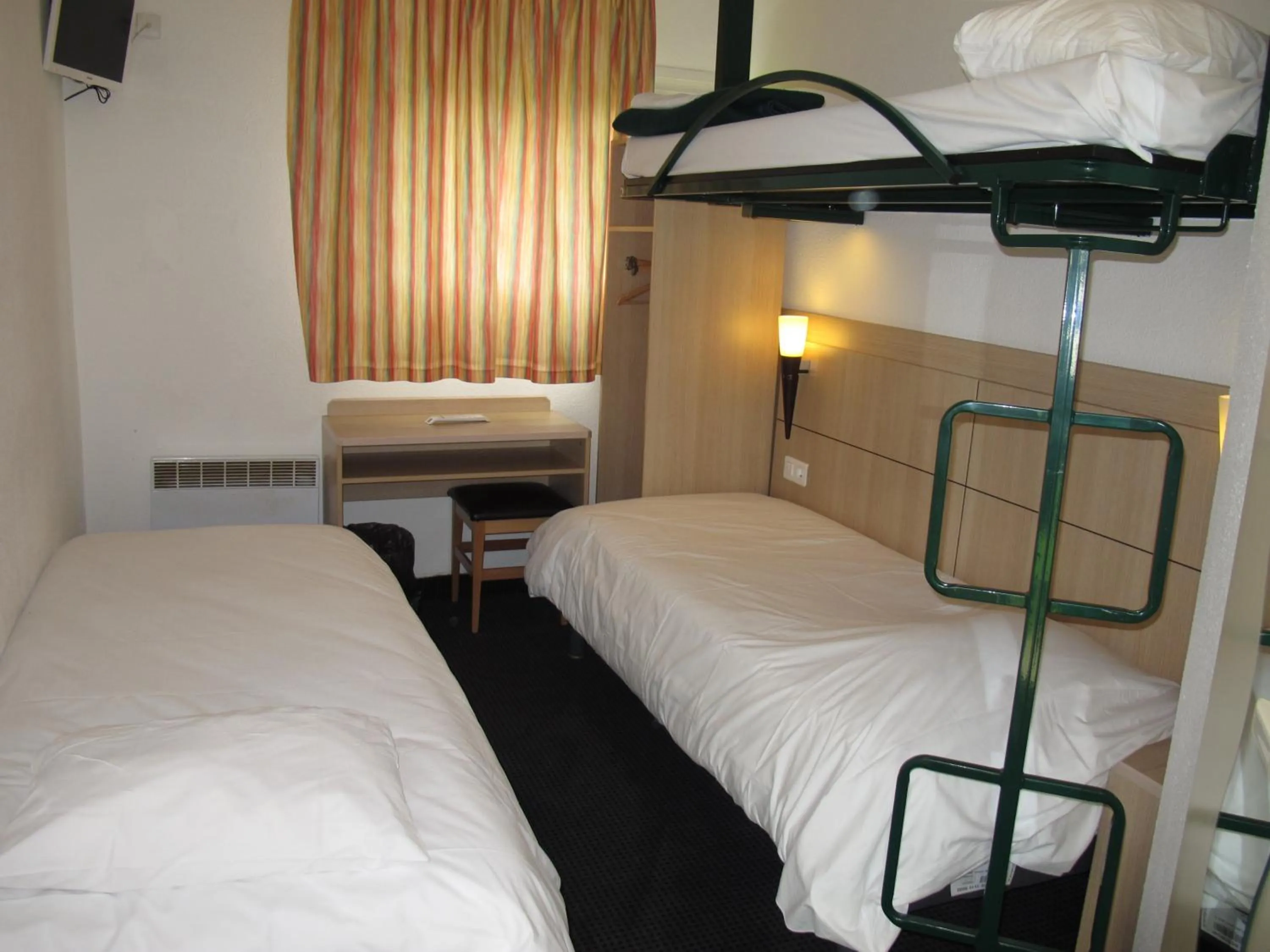 Photo of the whole room, Bed in Initial by Balladins Béthune