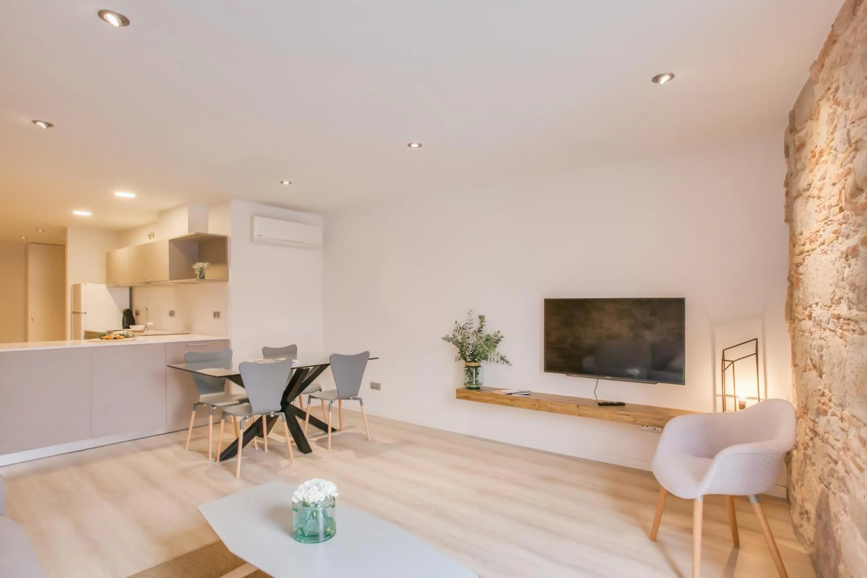 TV and multimedia in Flateli - Plaça Catalunya 22