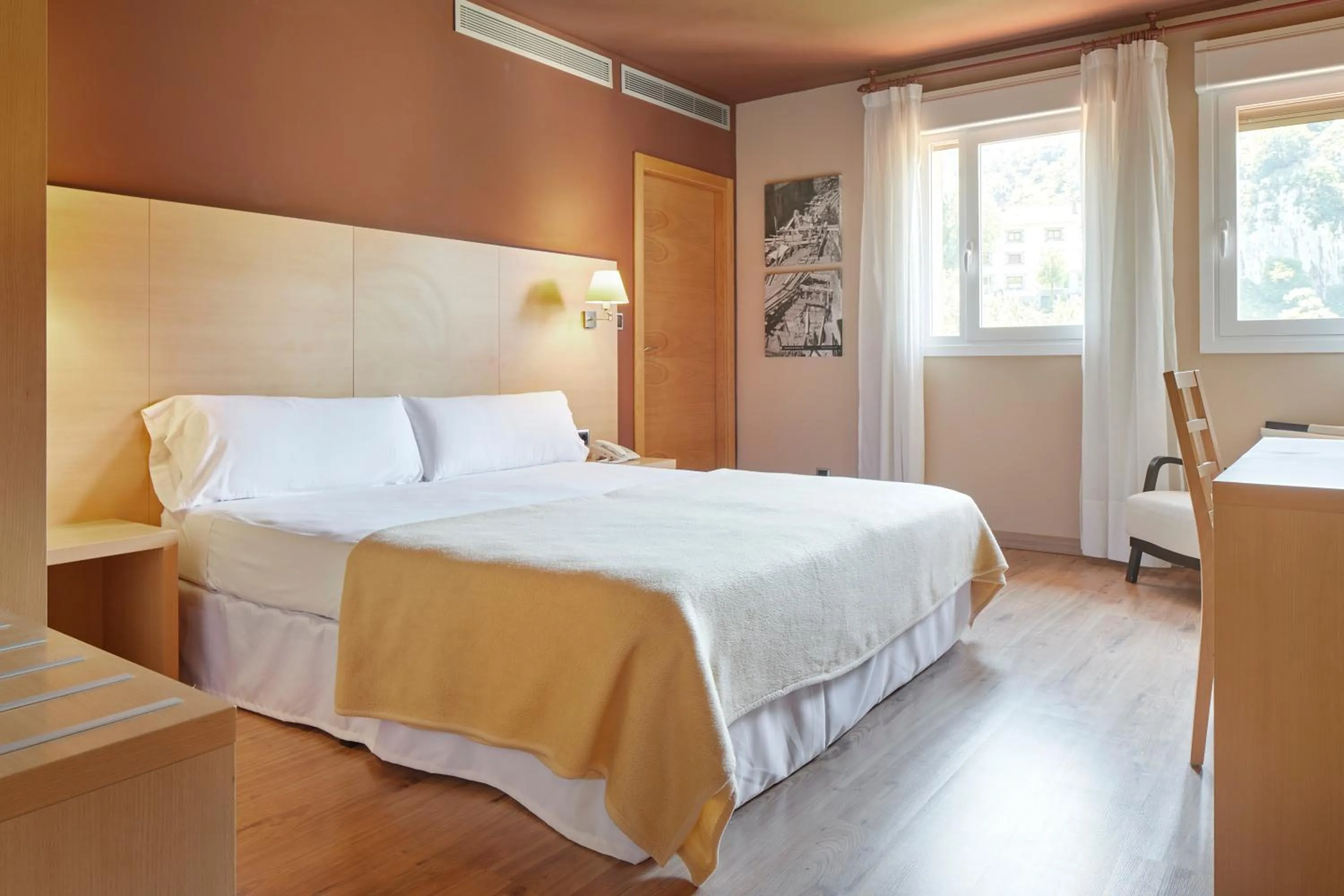 Bed in Iraipe Santuario de Arantzazu Hotel