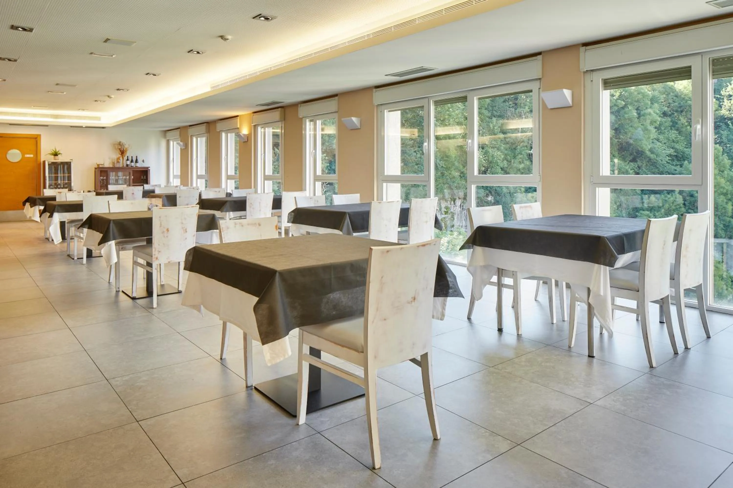 Restaurant/places to eat in Iraipe Santuario de Arantzazu Hotel