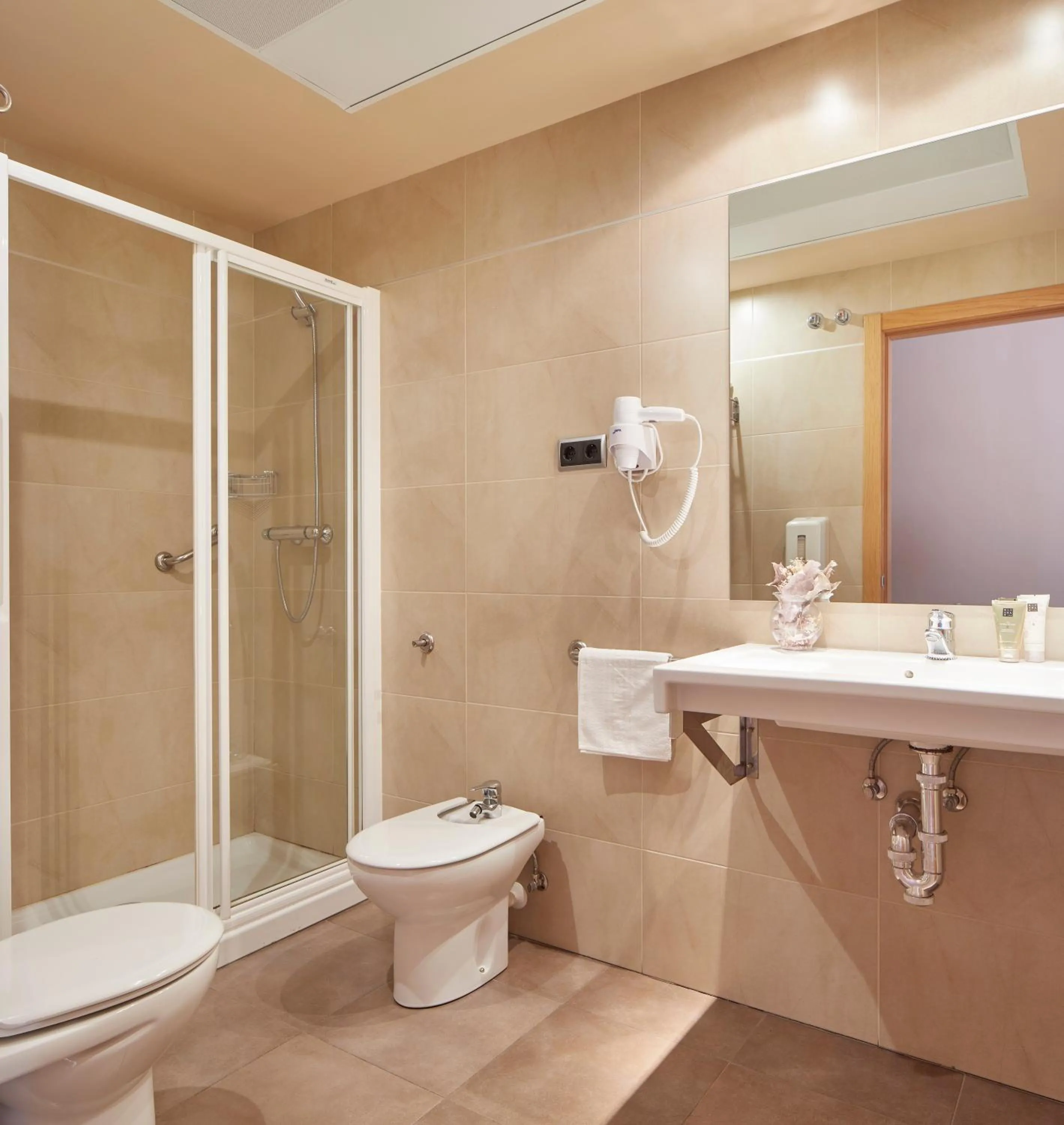 Bathroom in Iraipe Santuario de Arantzazu Hotel